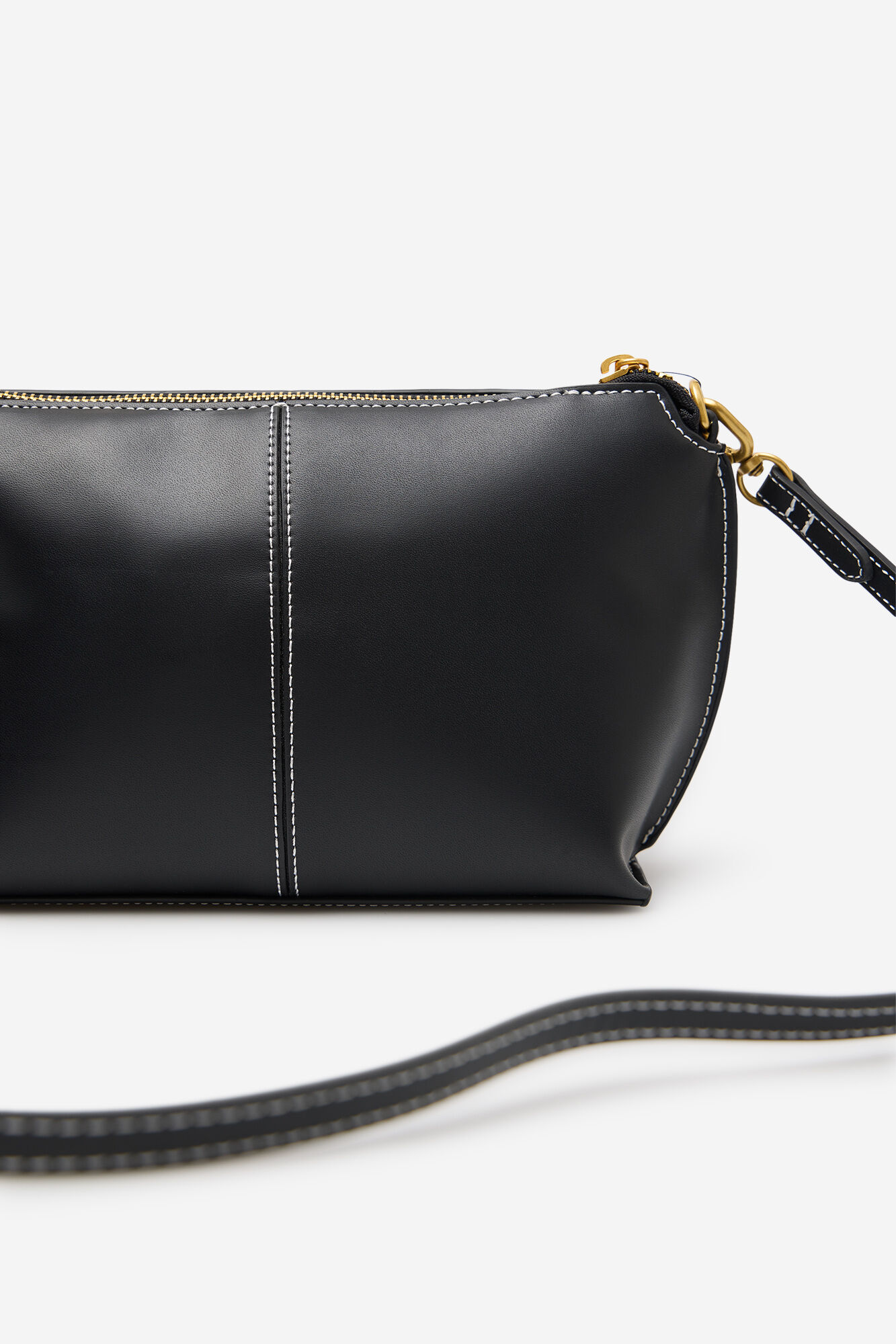 Cortefiel Bandolera b&aacute;sica con pespuntes Negro