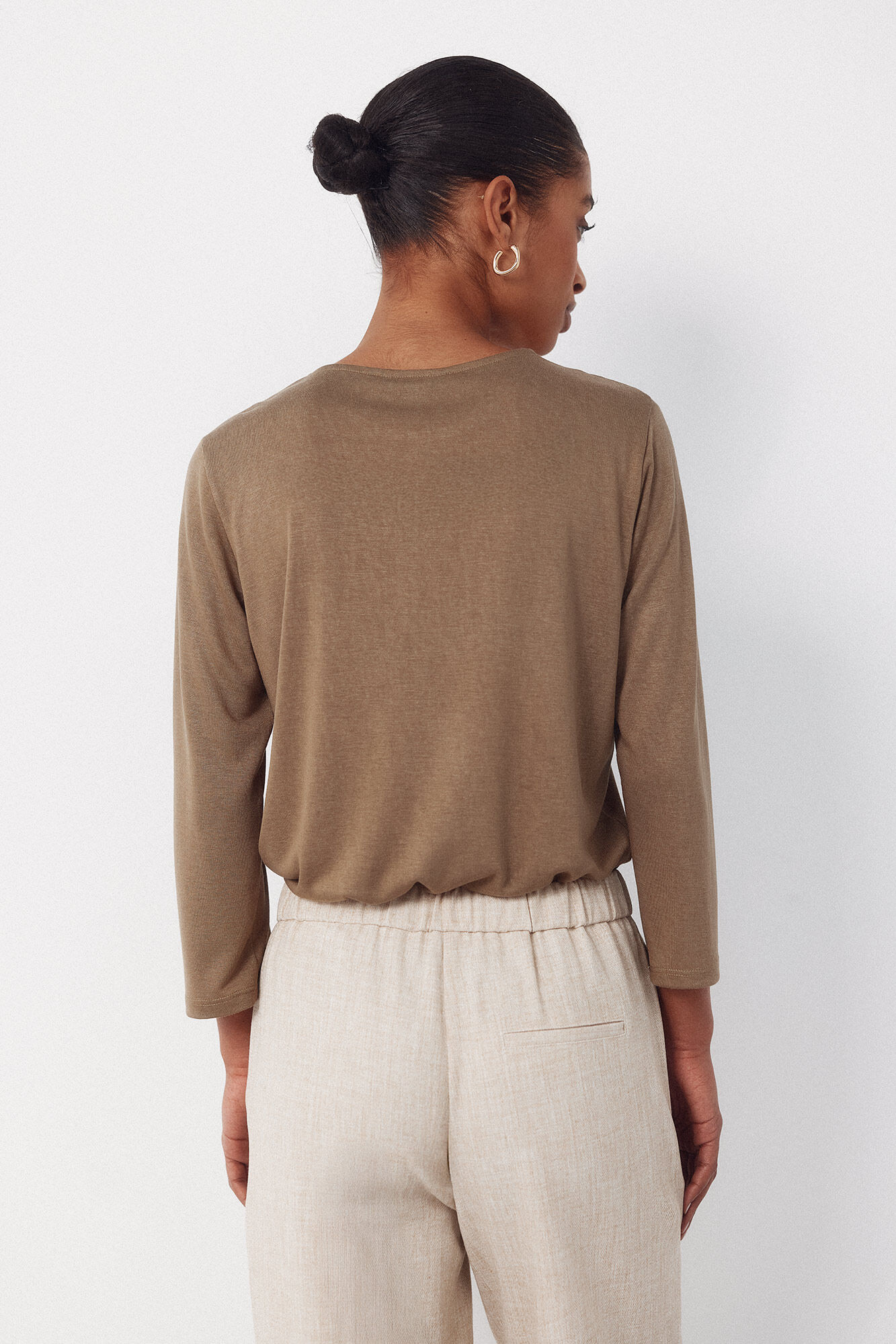 Cortefiel Camiseta detalle vainicas Kaki