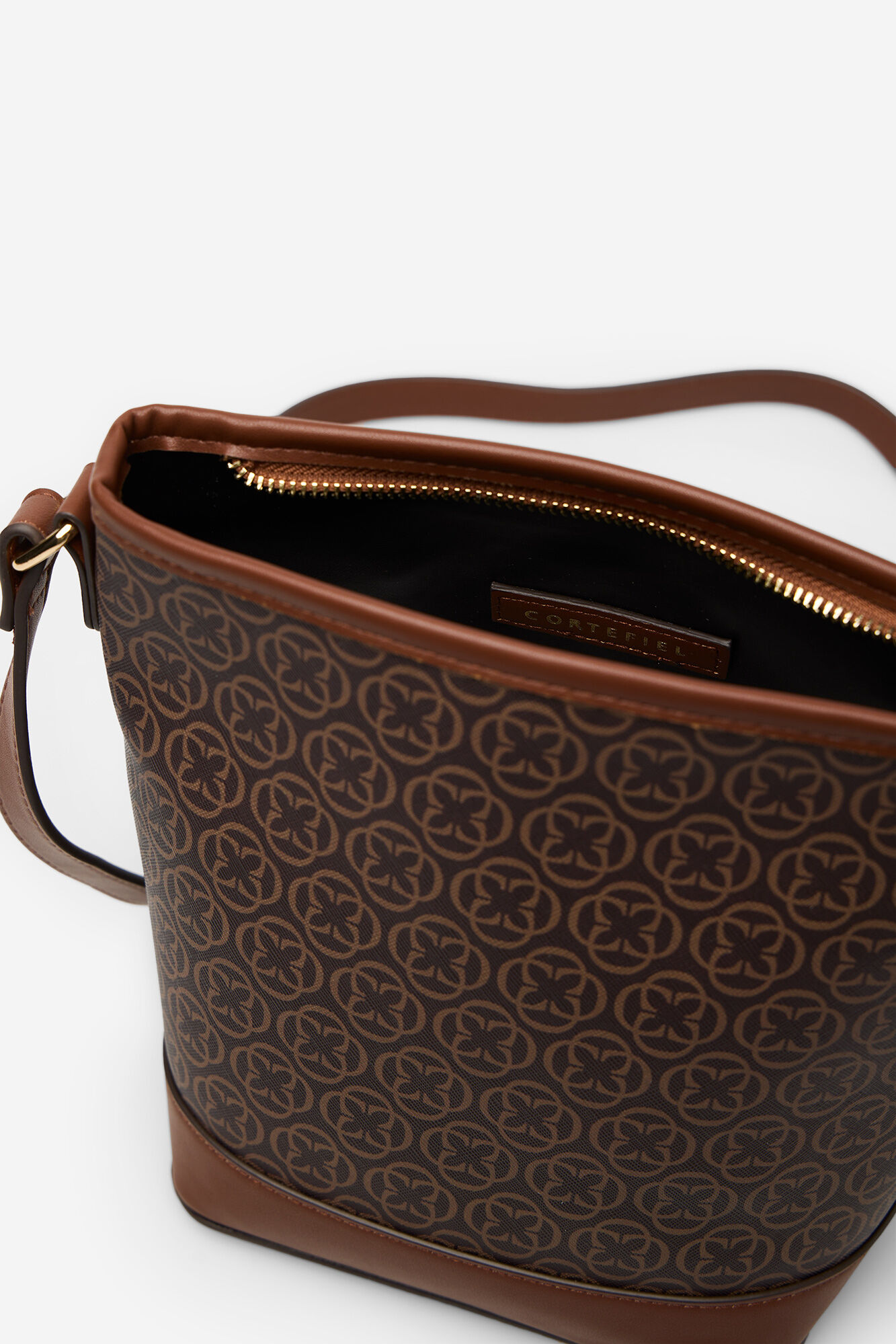Cortefiel Bucket monogram Estampado marr&oacute;n