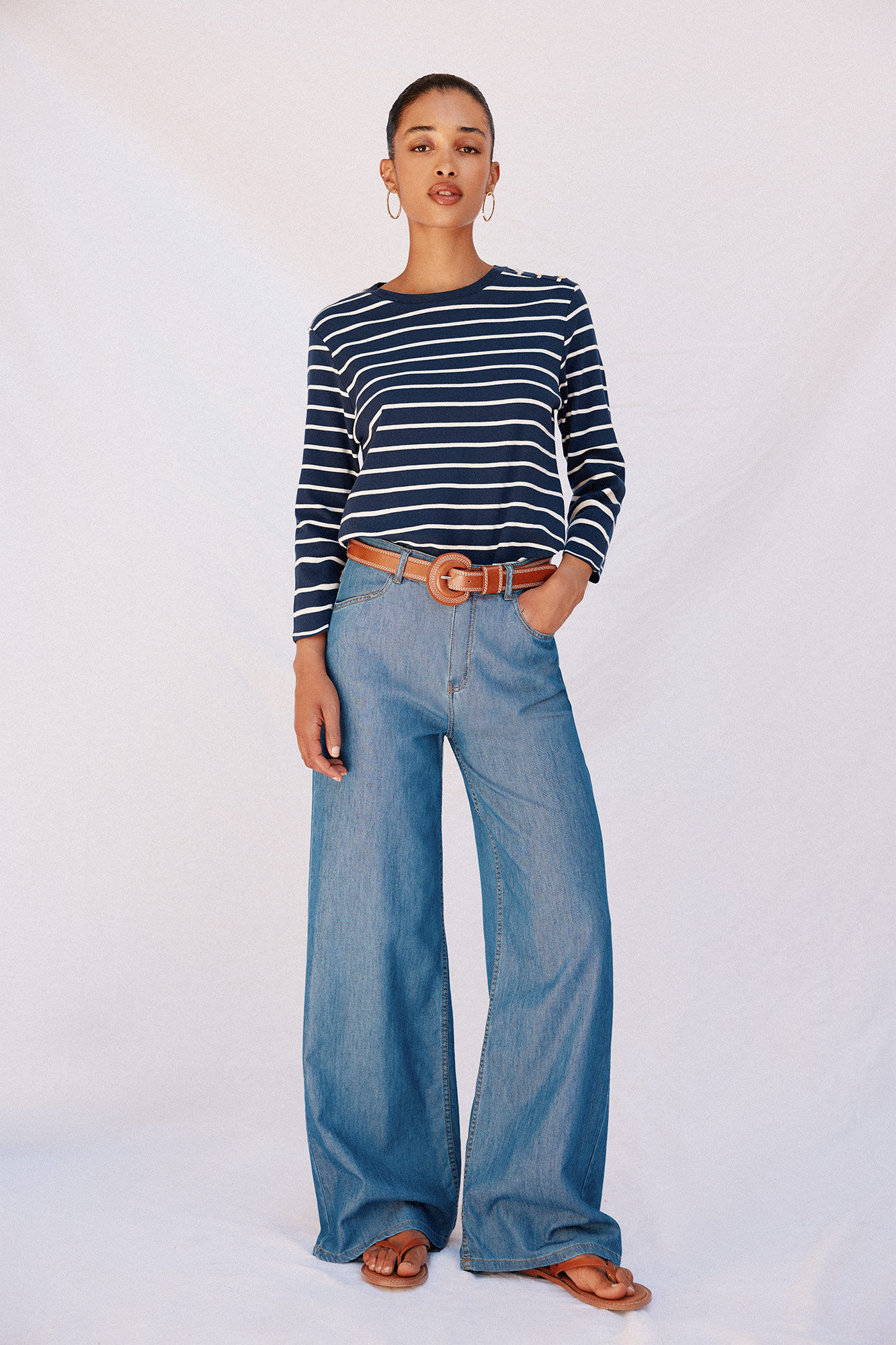 Cortefiel Playera b&aacute;sica con botones dorados