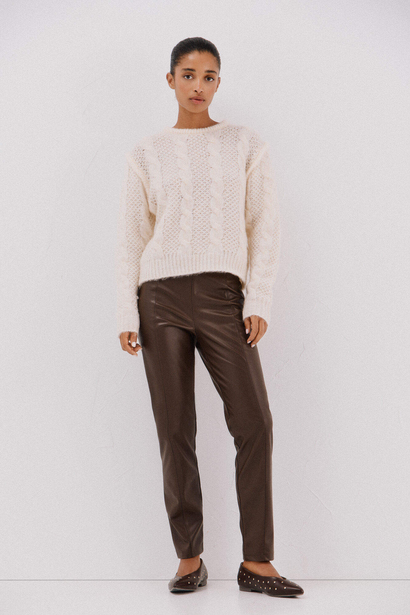 Cortefiel Su&eacute;ter de punto ochos Marfil