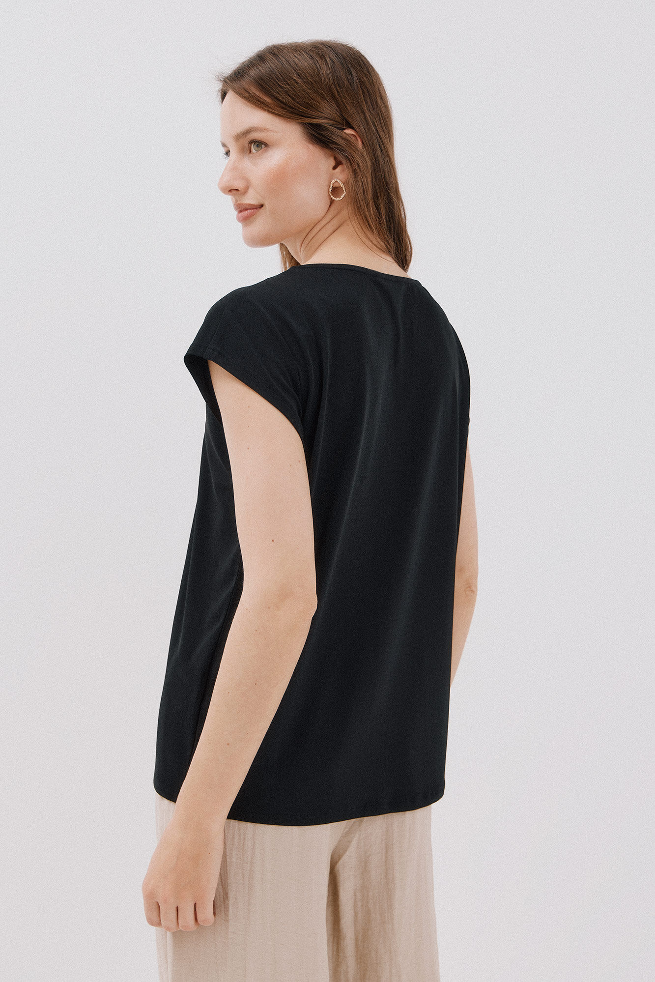 Cortefiel Playera con cuello en pico y detalle de encaje Negro