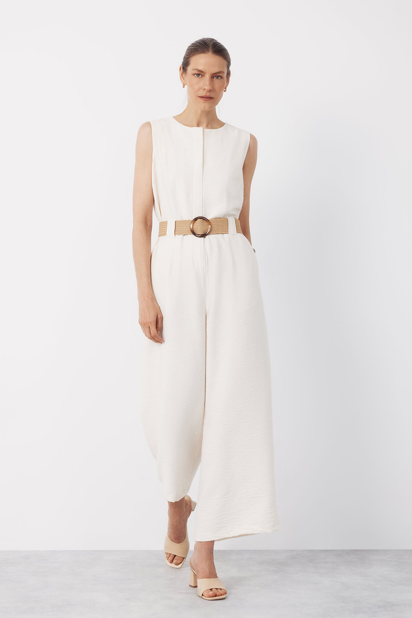 Cortefiel Jumpsuit con cintur&oacute;n Blanco