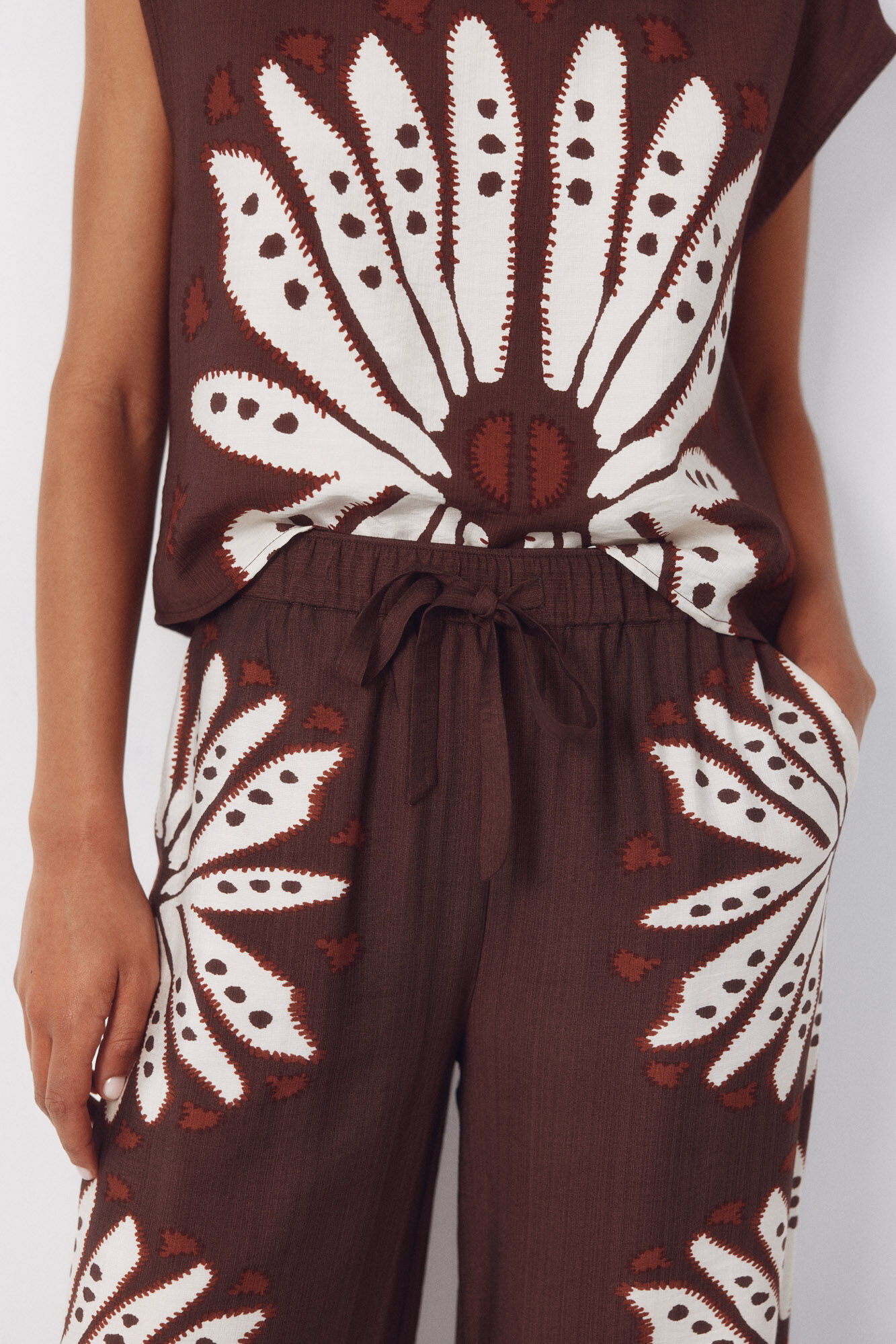 Cortefiel Pantal&oacute;n estampado posicionado Estampado marr&oacute;n