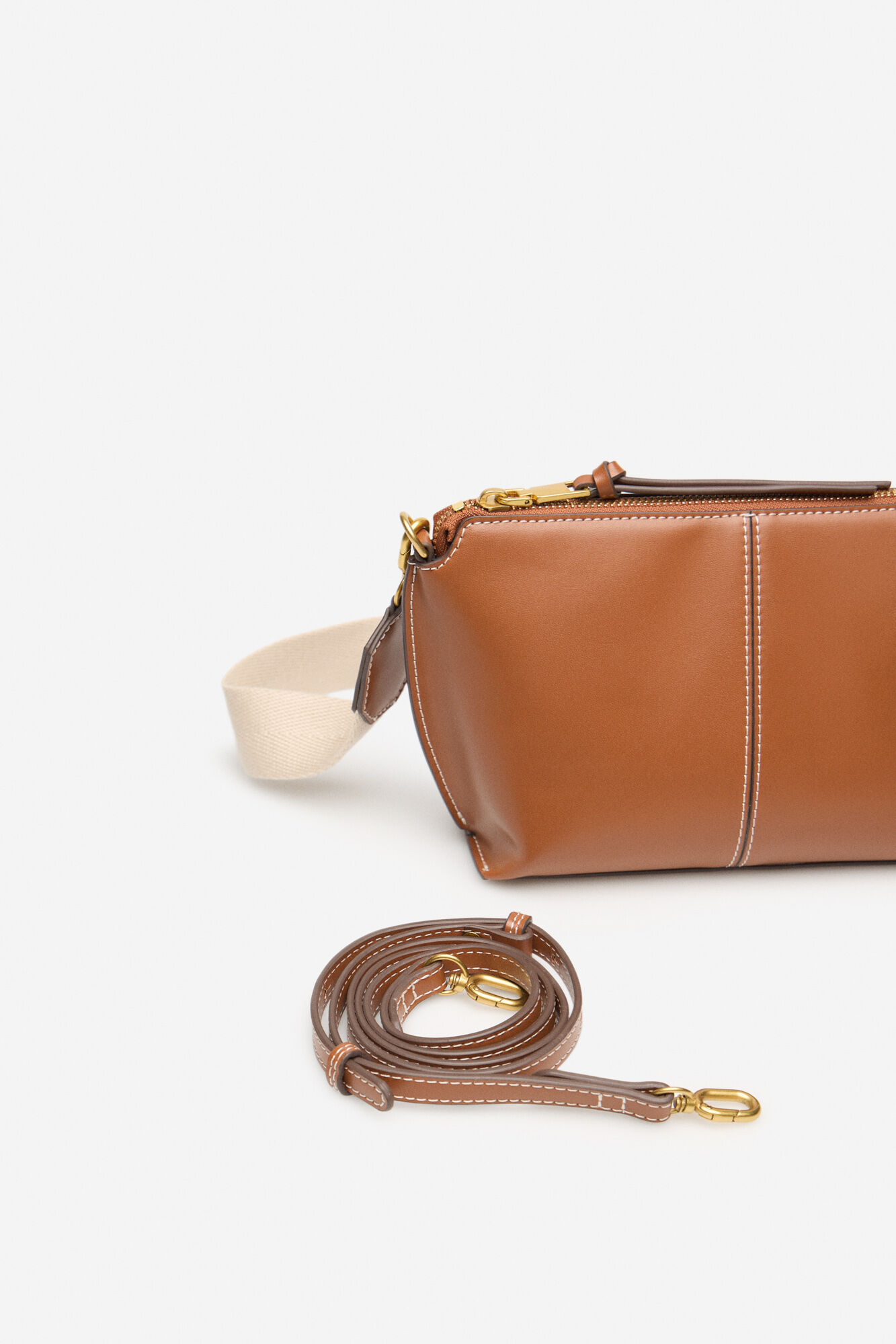 Cortefiel Bandolera b&aacute;sica pespuntes Marr&oacute;n