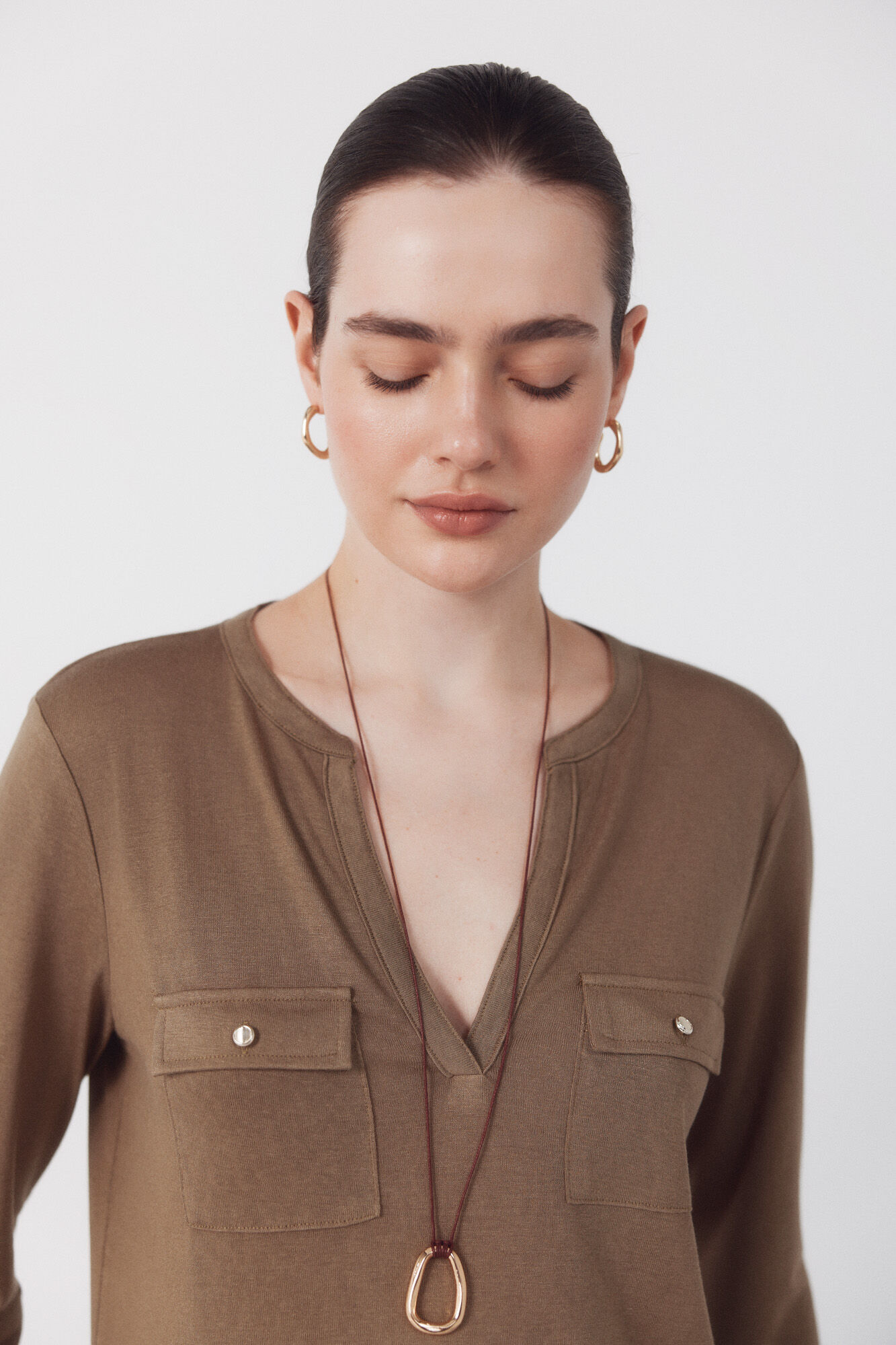 Cortefiel Camiseta bolsillos Kaki