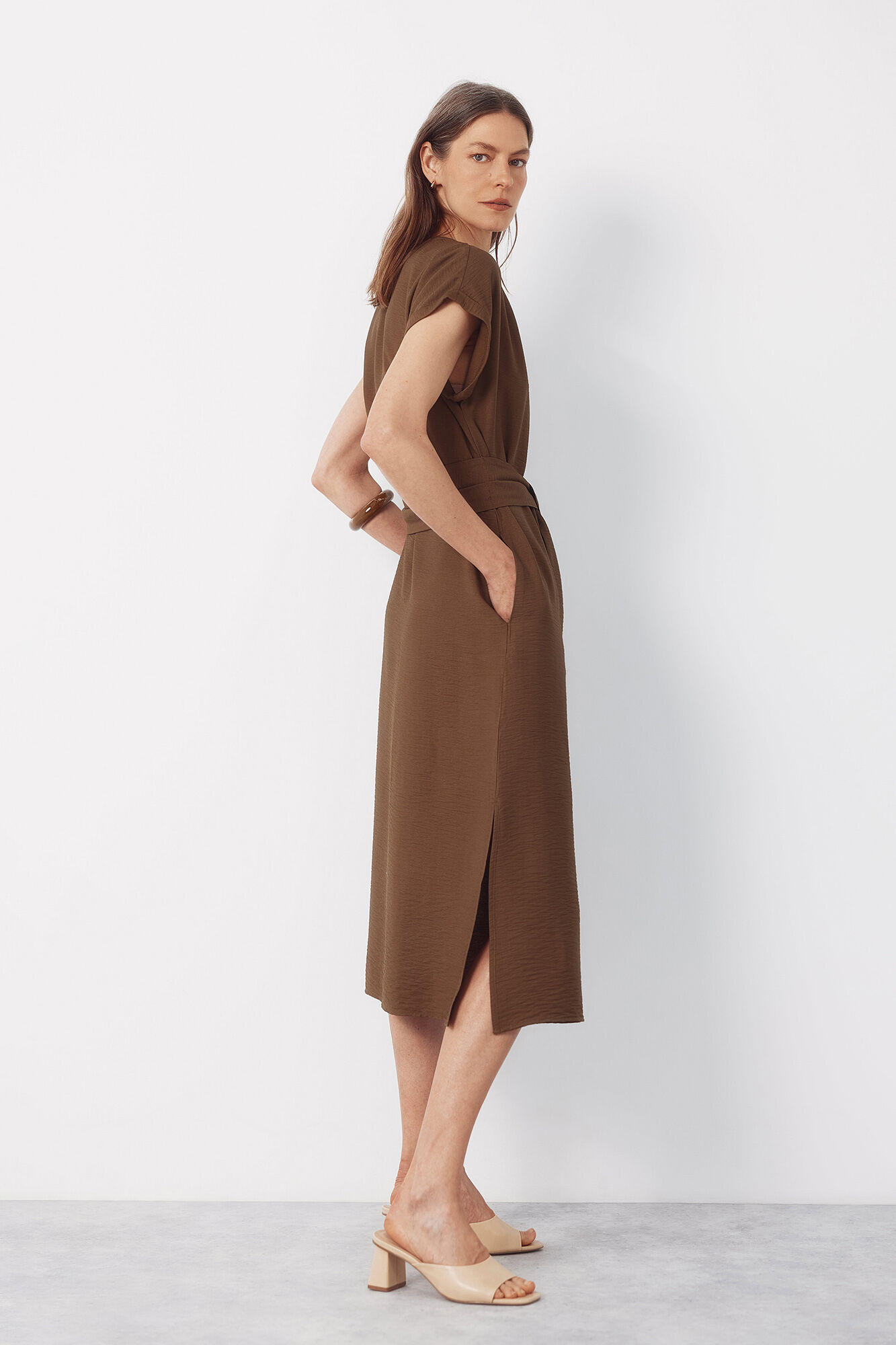 Cortefiel Vestido estampado con cintur&oacute;n Kaki