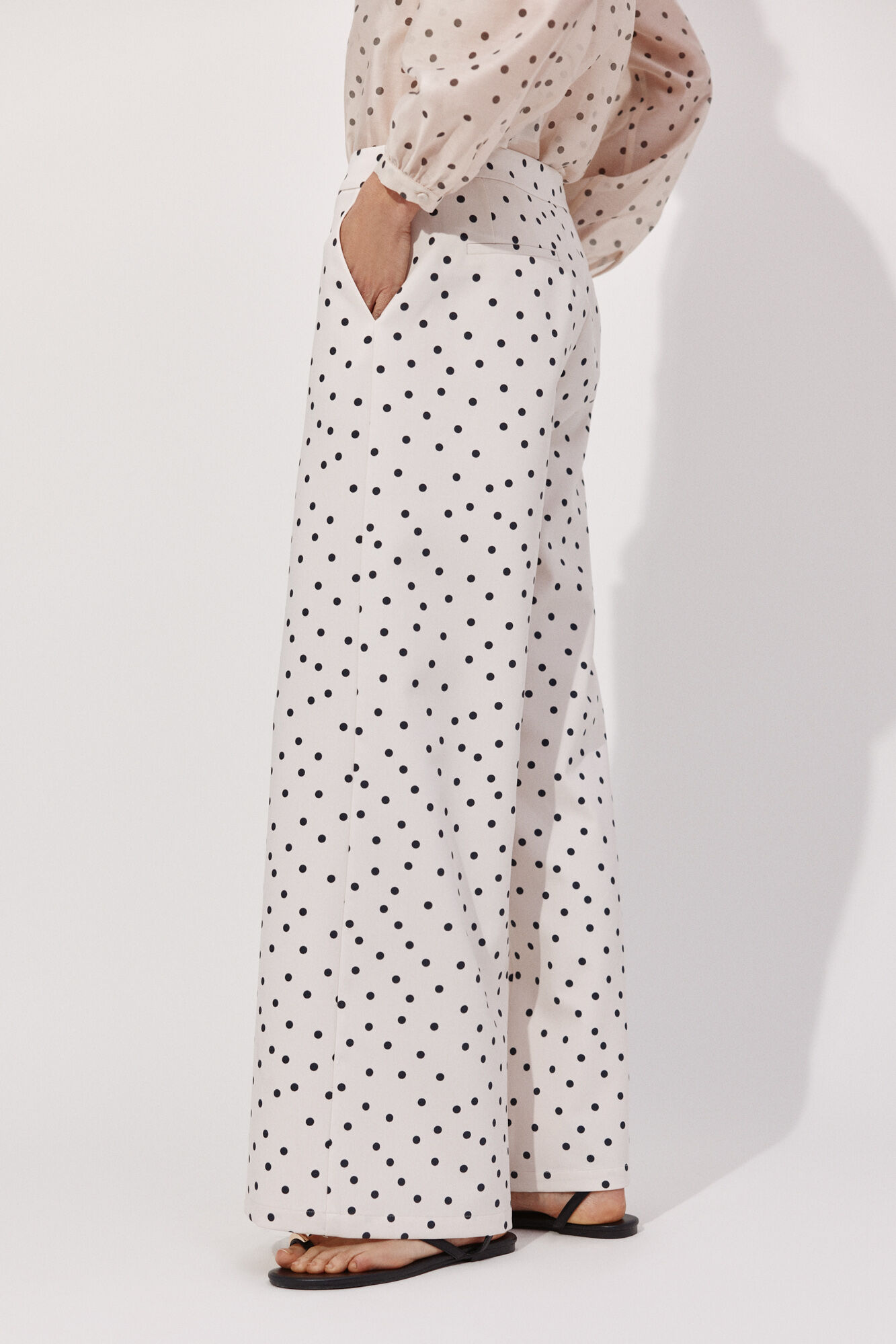 Cortefiel Pantal&oacute;n palazzo de puntos Estampado blanco