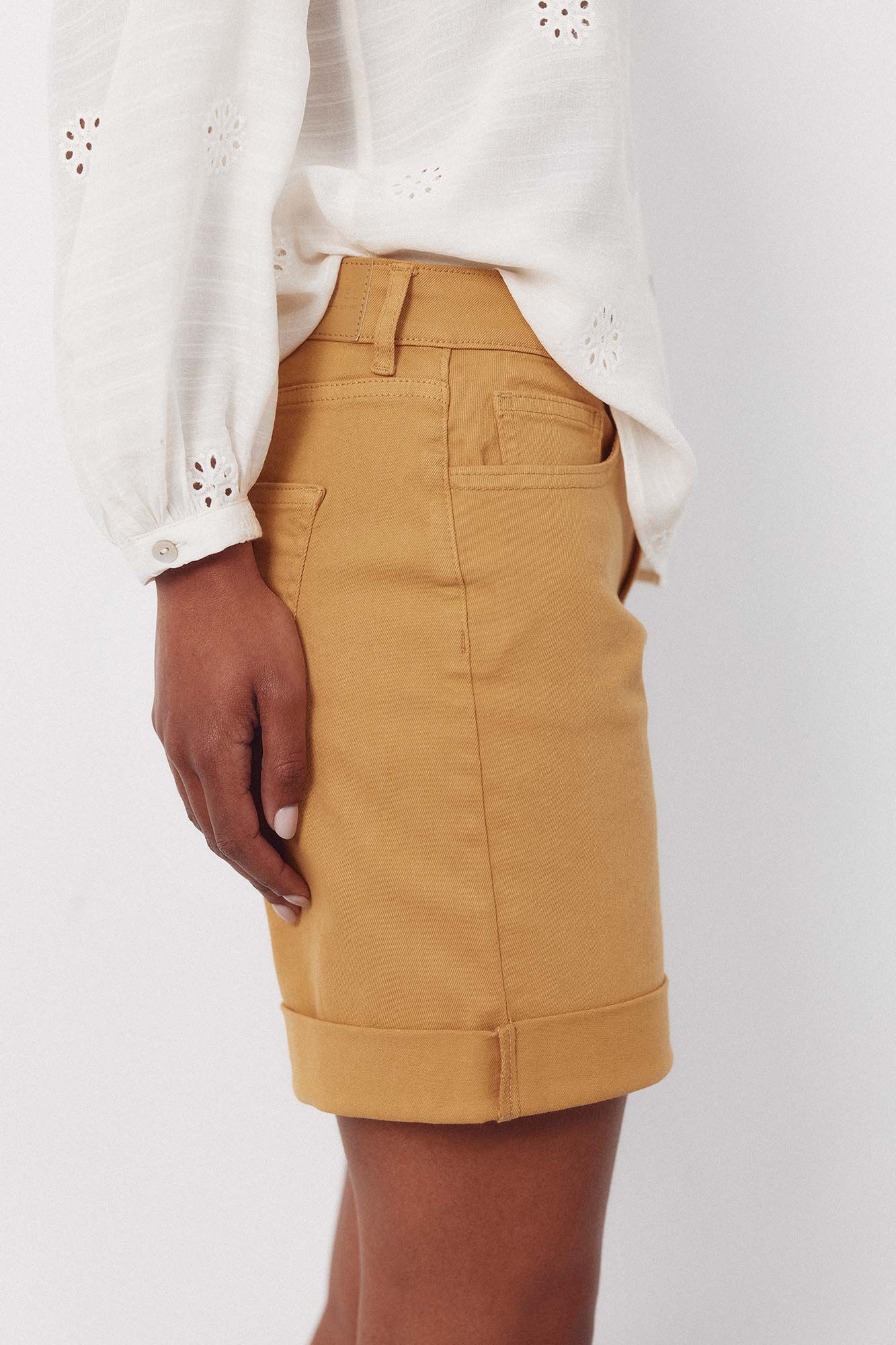 Cortefiel Shorts de mezclilla color Dorado