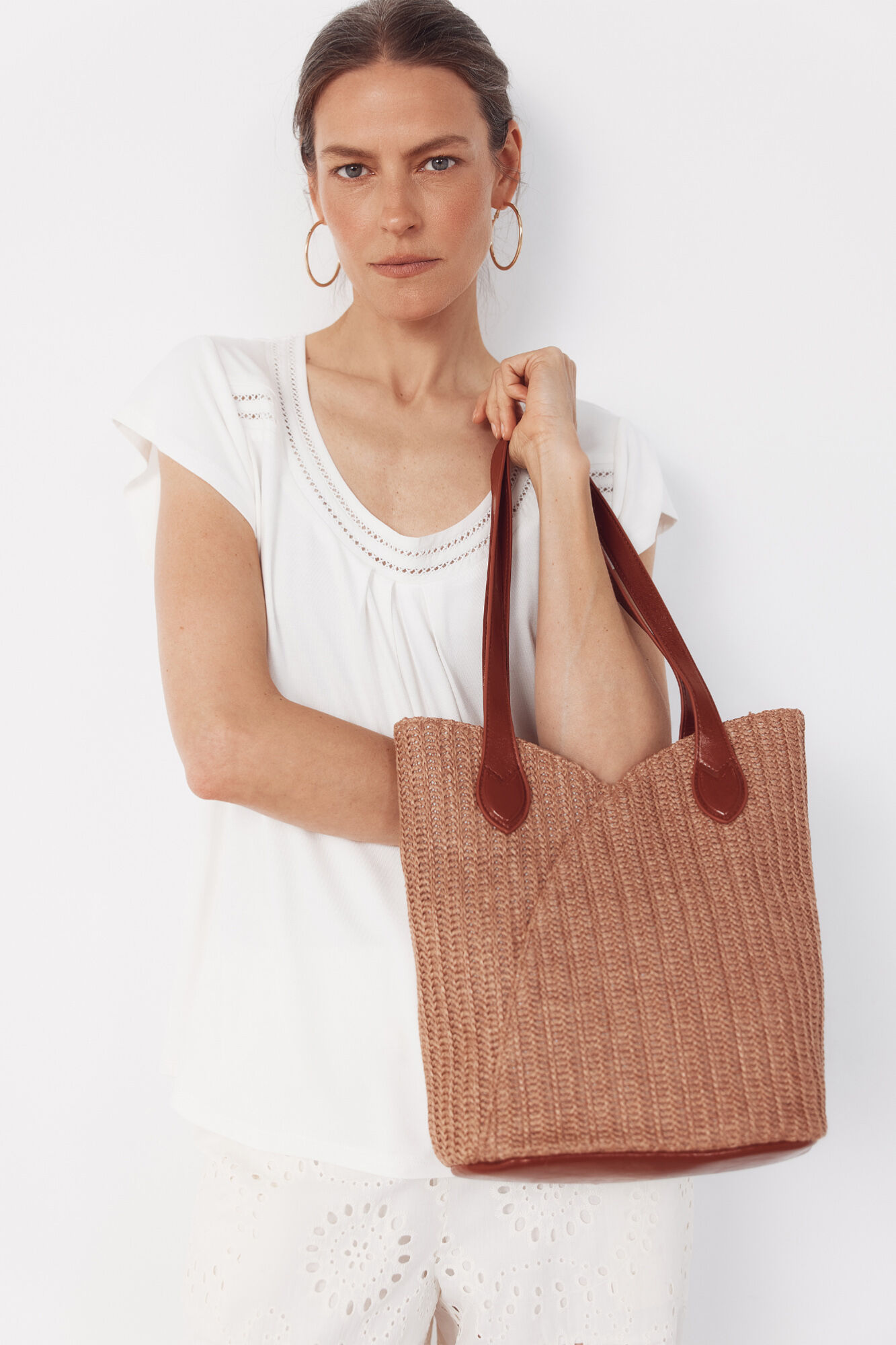 Cortefiel Bolsa de rafia con cortes