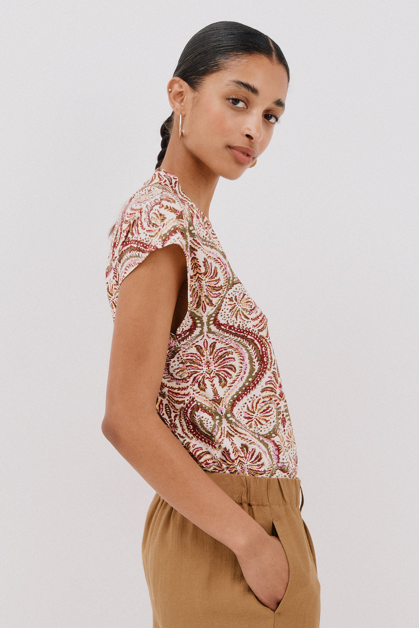 Cortefiel Playera estampada escote pico fruncido