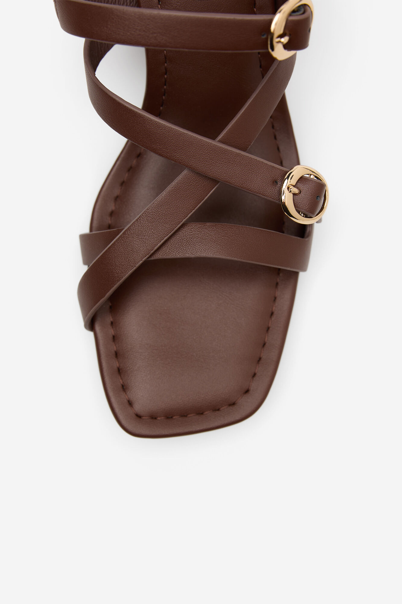 Cortefiel Sandalia de tac&oacute;n con tiras