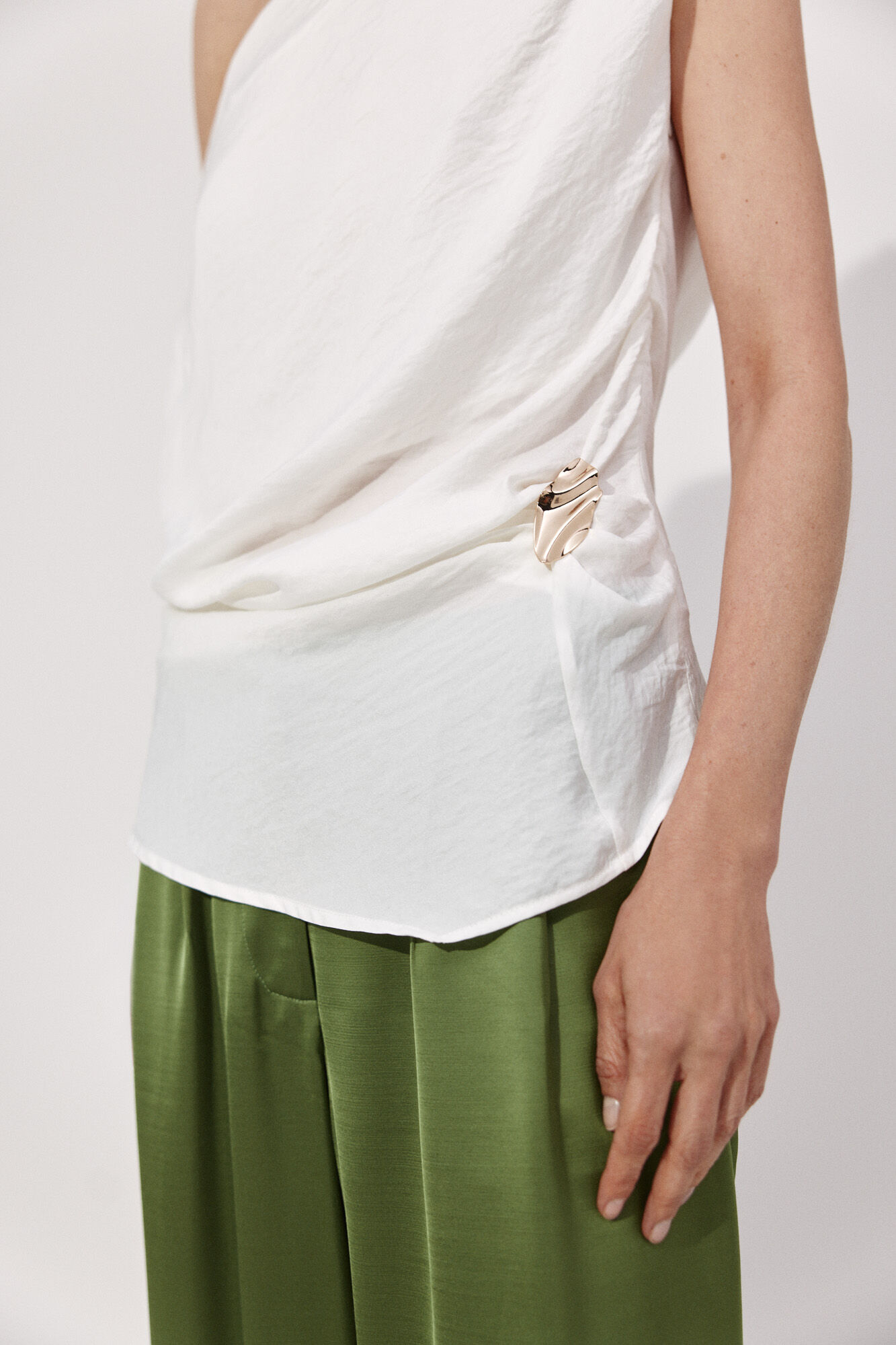 Cortefiel Top drapeado Marfil