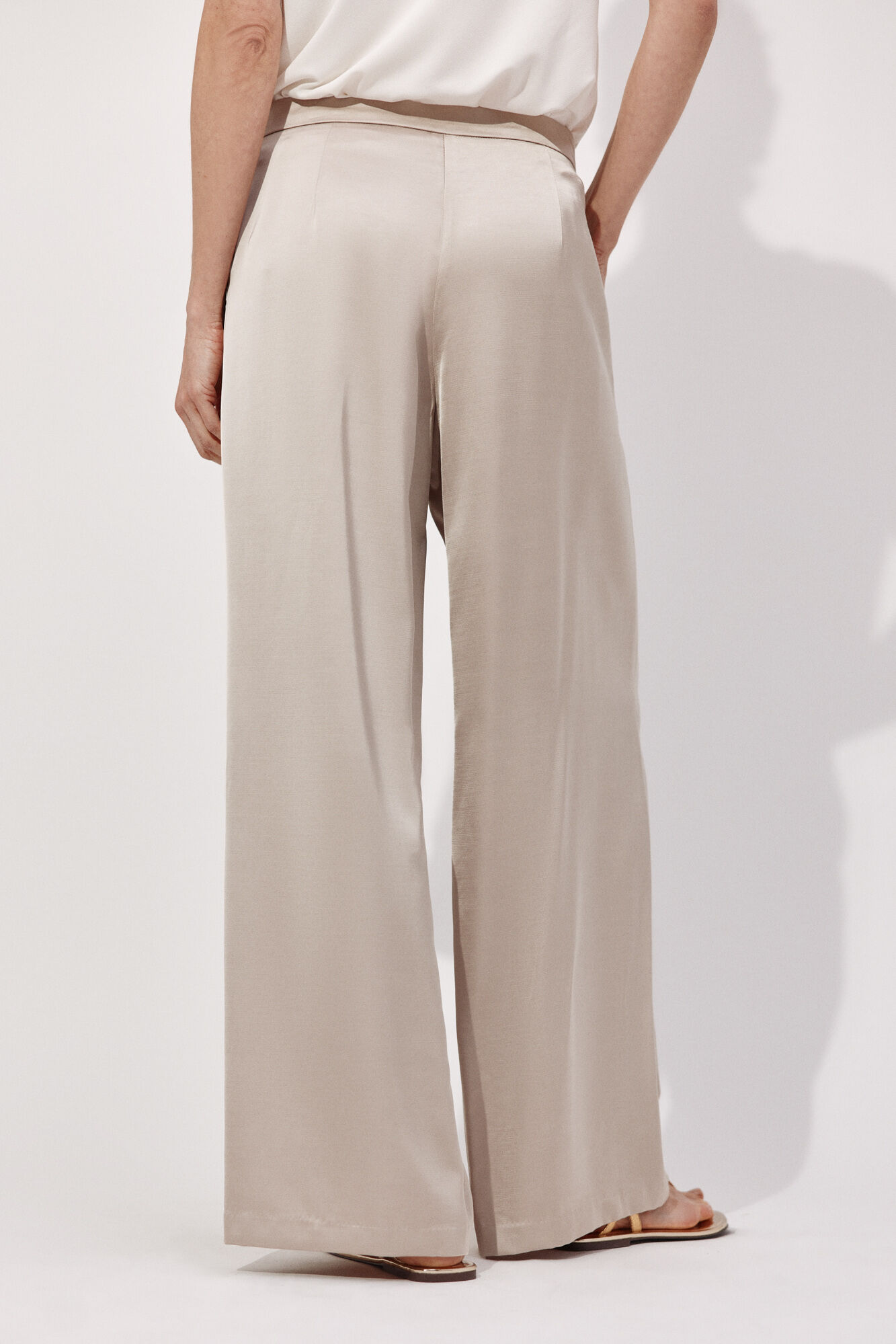 Cortefiel Pantal&oacute;n palazzo con pinzas Beige