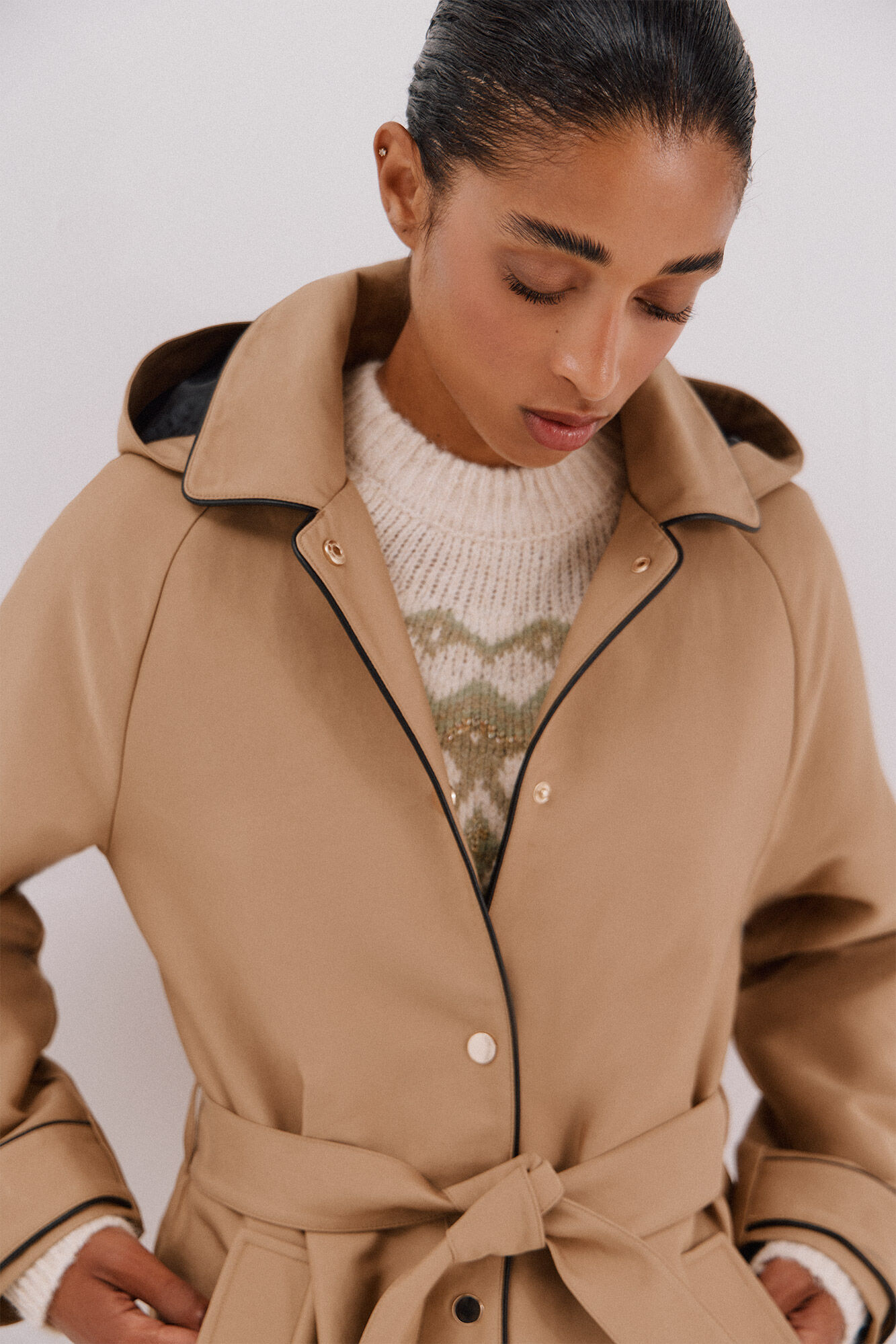 Cortefiel Gabardina con tejido satinado Arena