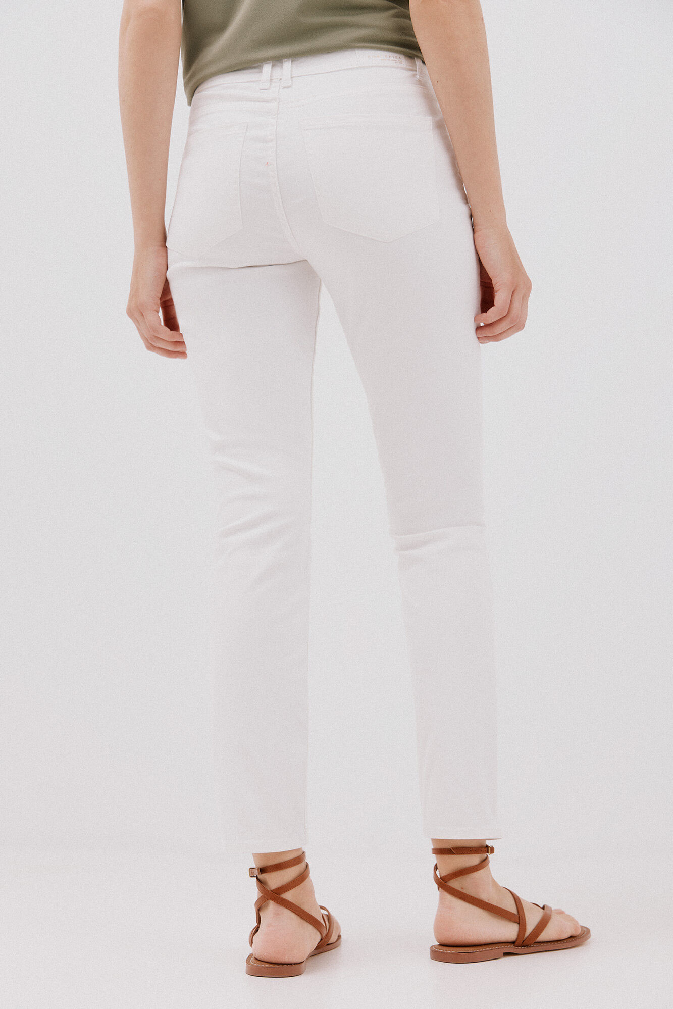 Cortefiel Pantalones pitillo crop color Blanco
