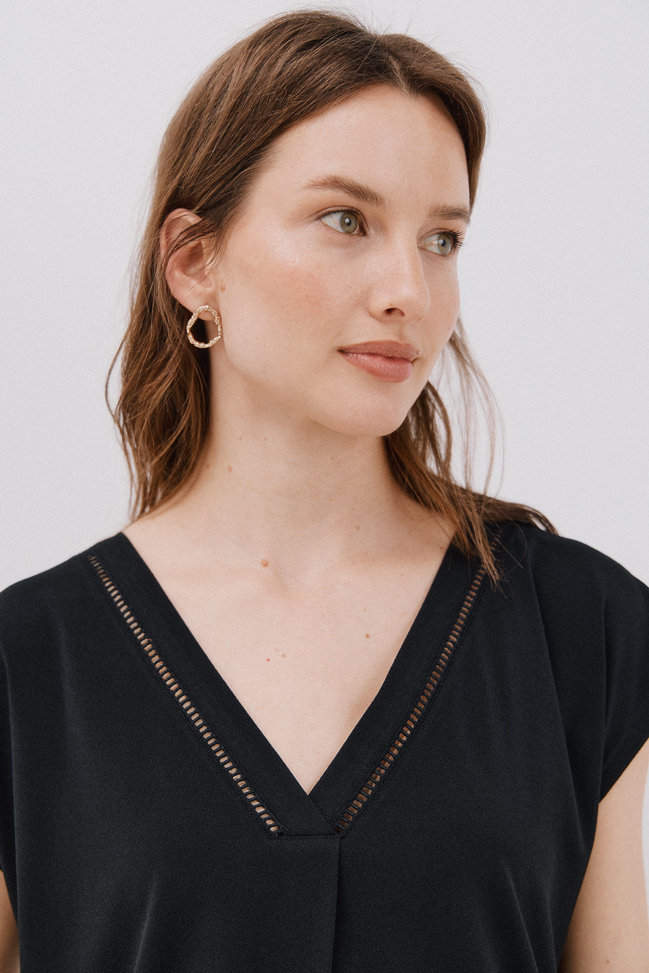 Cortefiel Playera con cuello en pico y detalle de encaje Negro