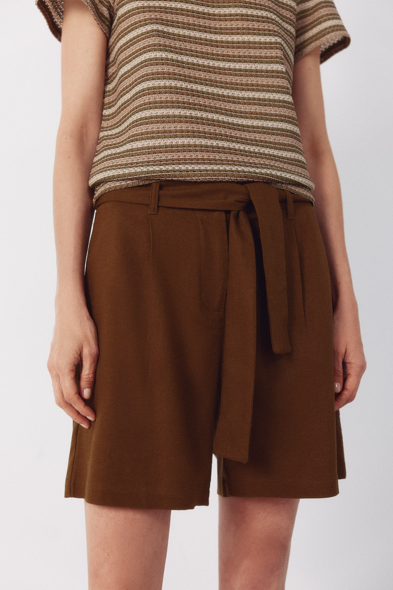 Cortefiel Pantal&oacute;n bermuda de lino Kaki