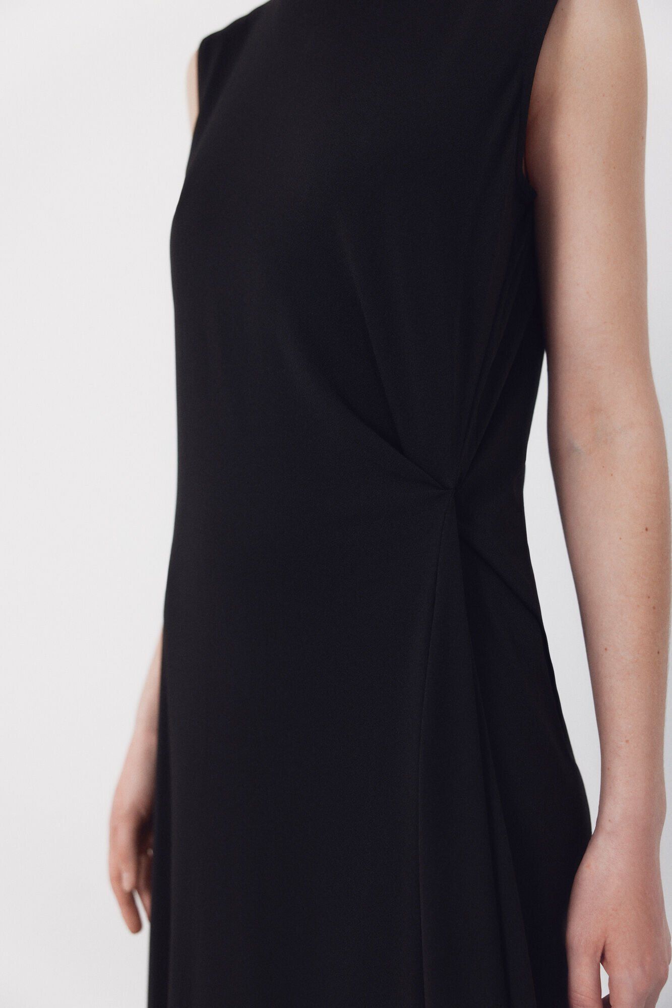 Cortefiel Vestido con nudo lateral Negro