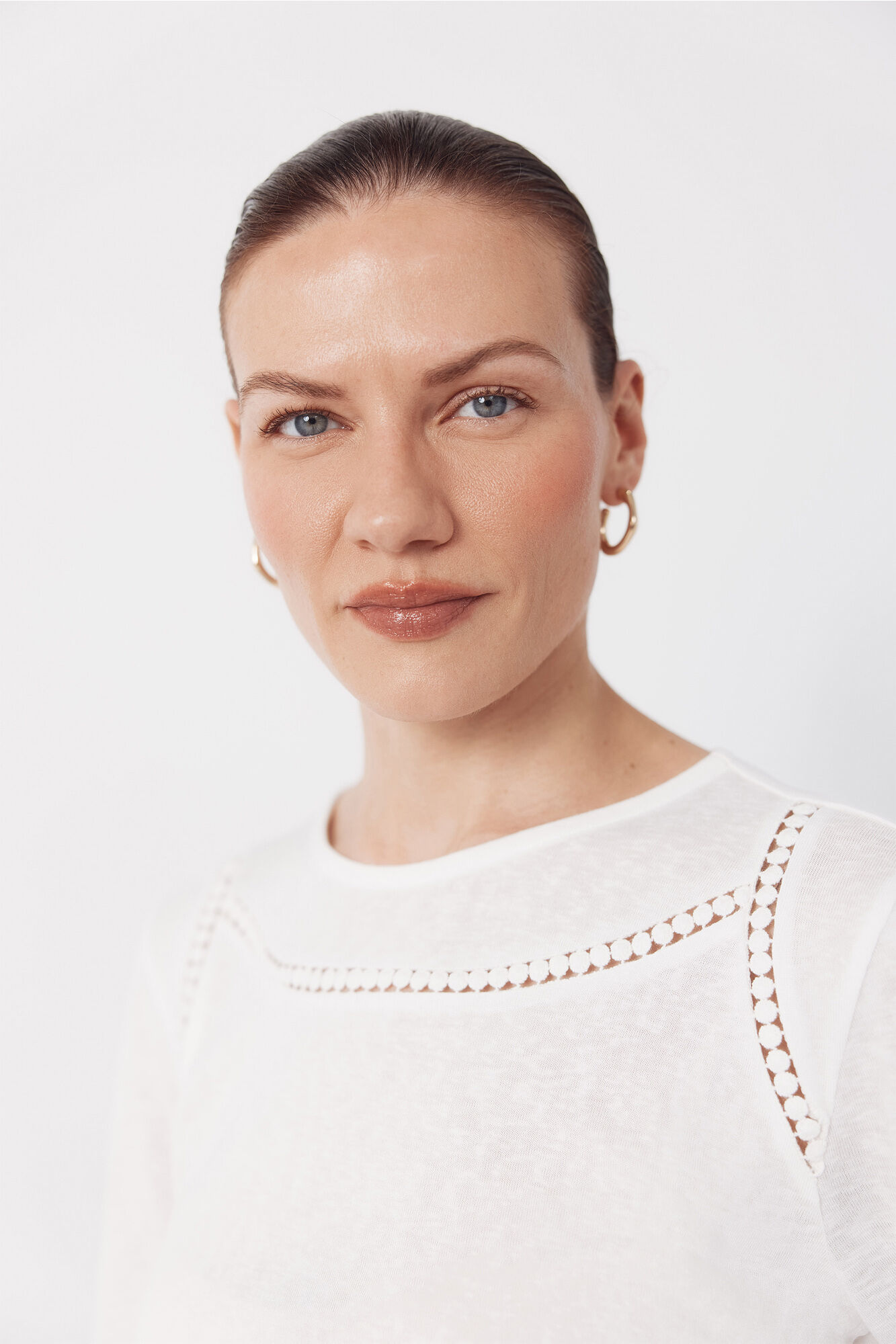 Cortefiel Camiseta detalle vainicas Marfil