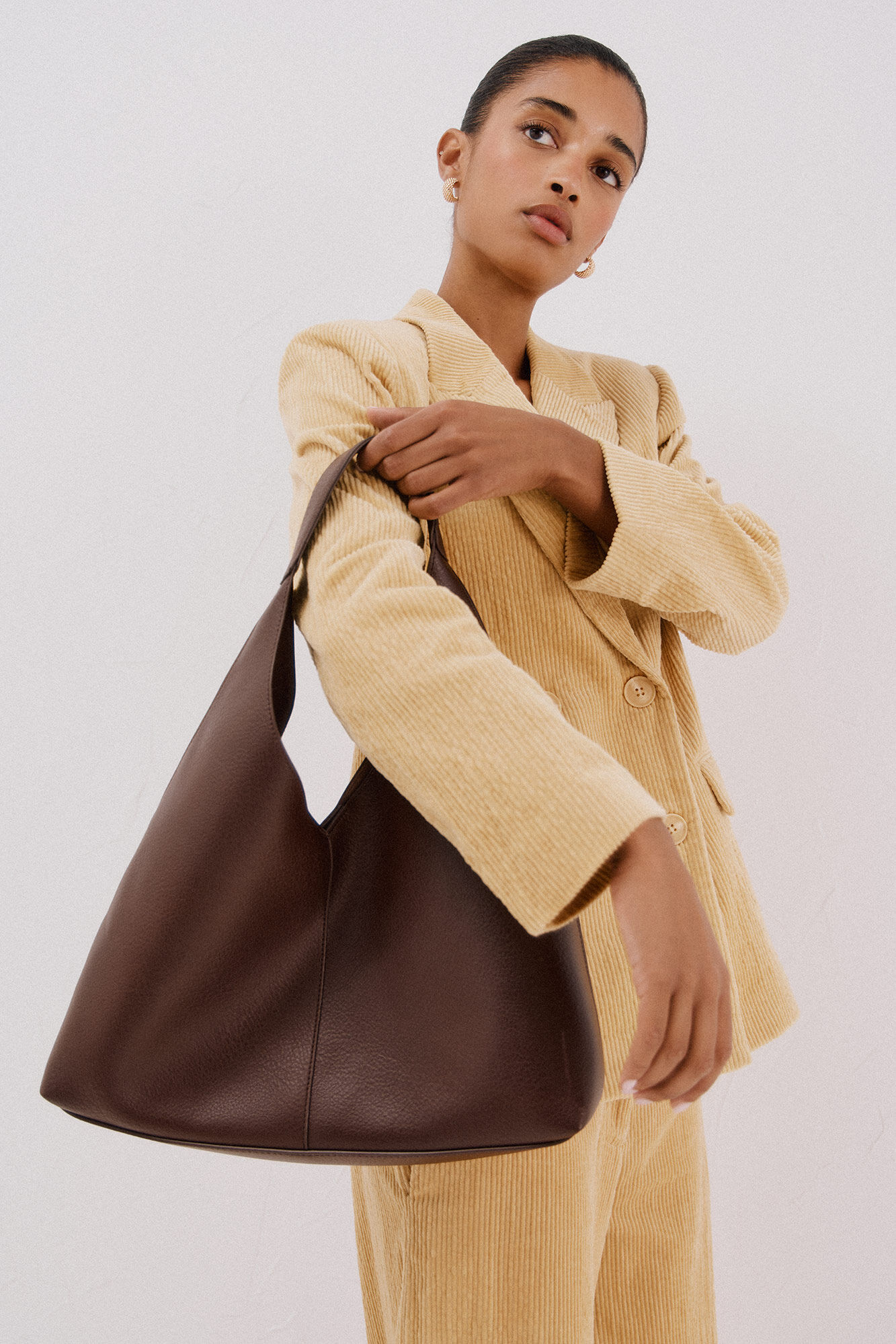 Cortefiel Bolsa hobo Marr&oacute;n oscuro