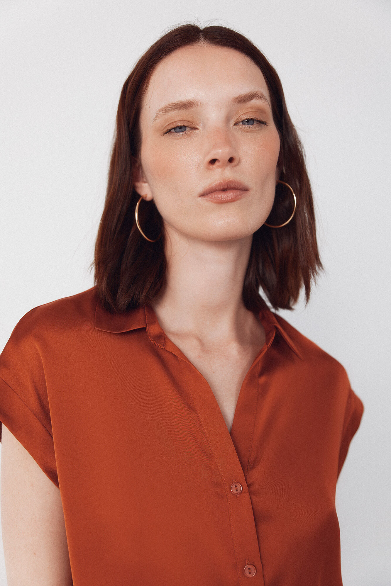 Cortefiel Camisa satinada Marr&oacute;n