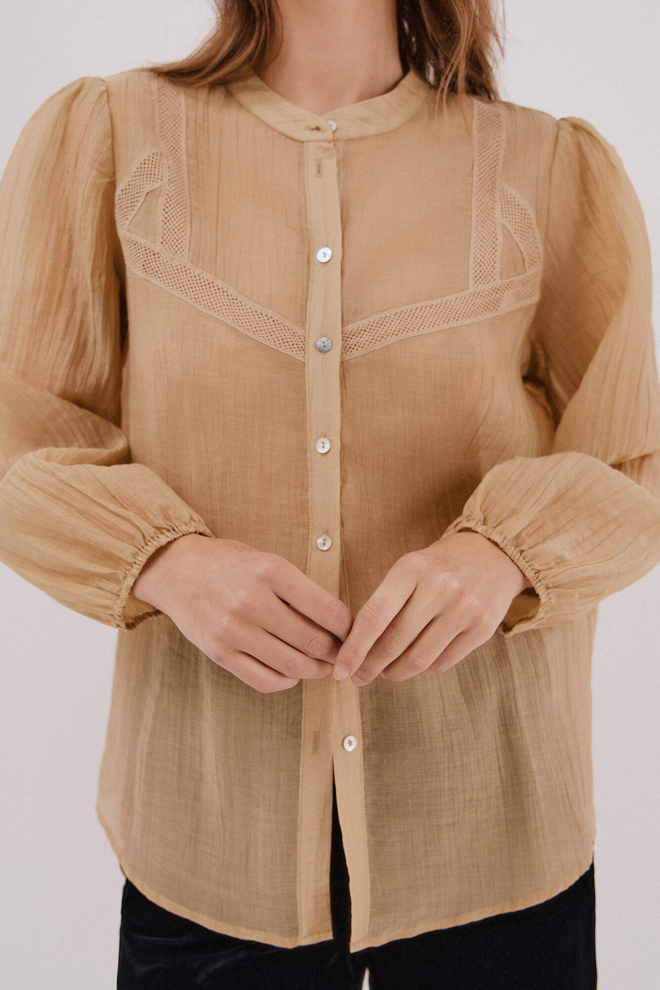 Cortefiel Blusa de encaje cuello mao Blanco