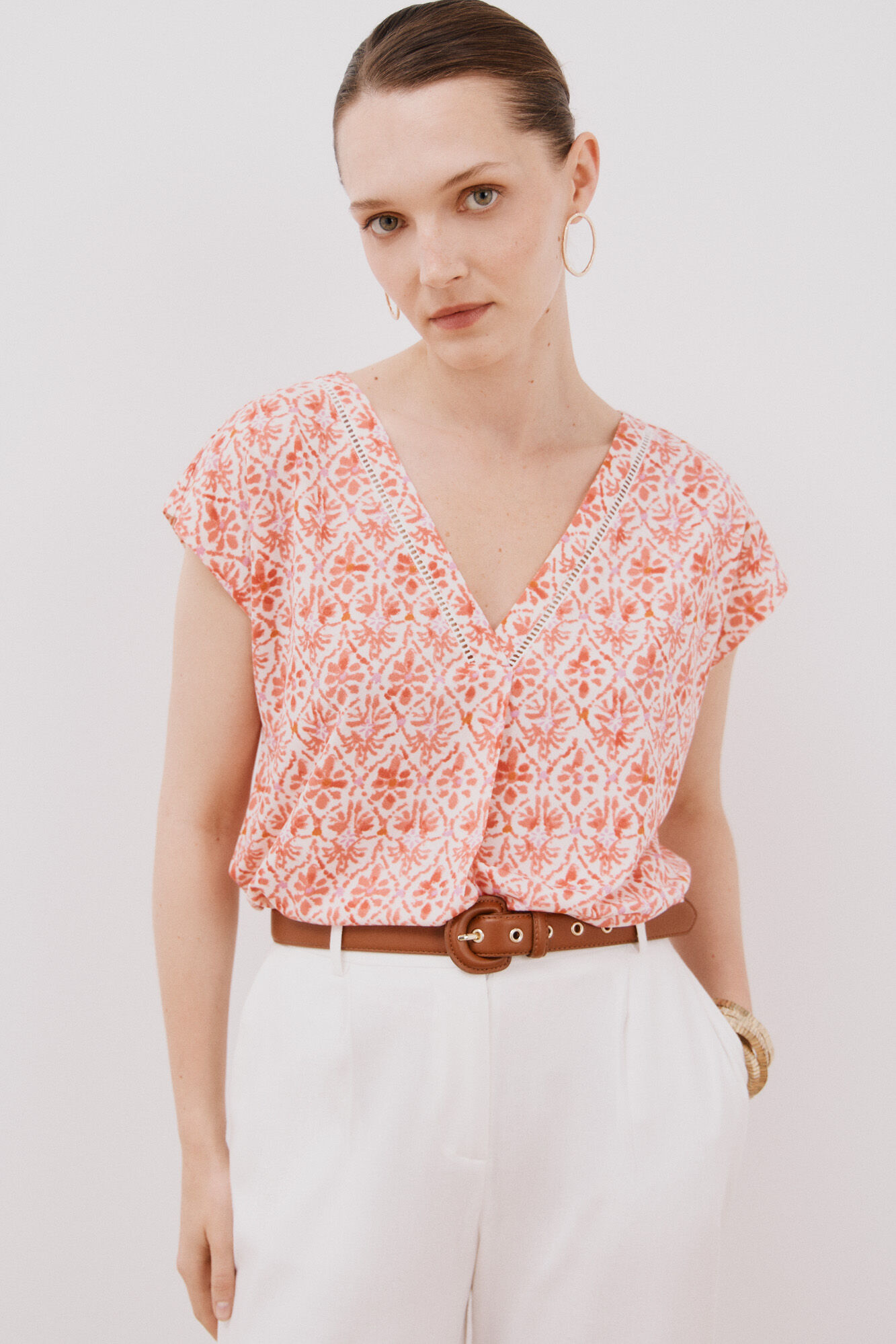 Cortefiel Playera pico con detalle puntilla Estampado gris