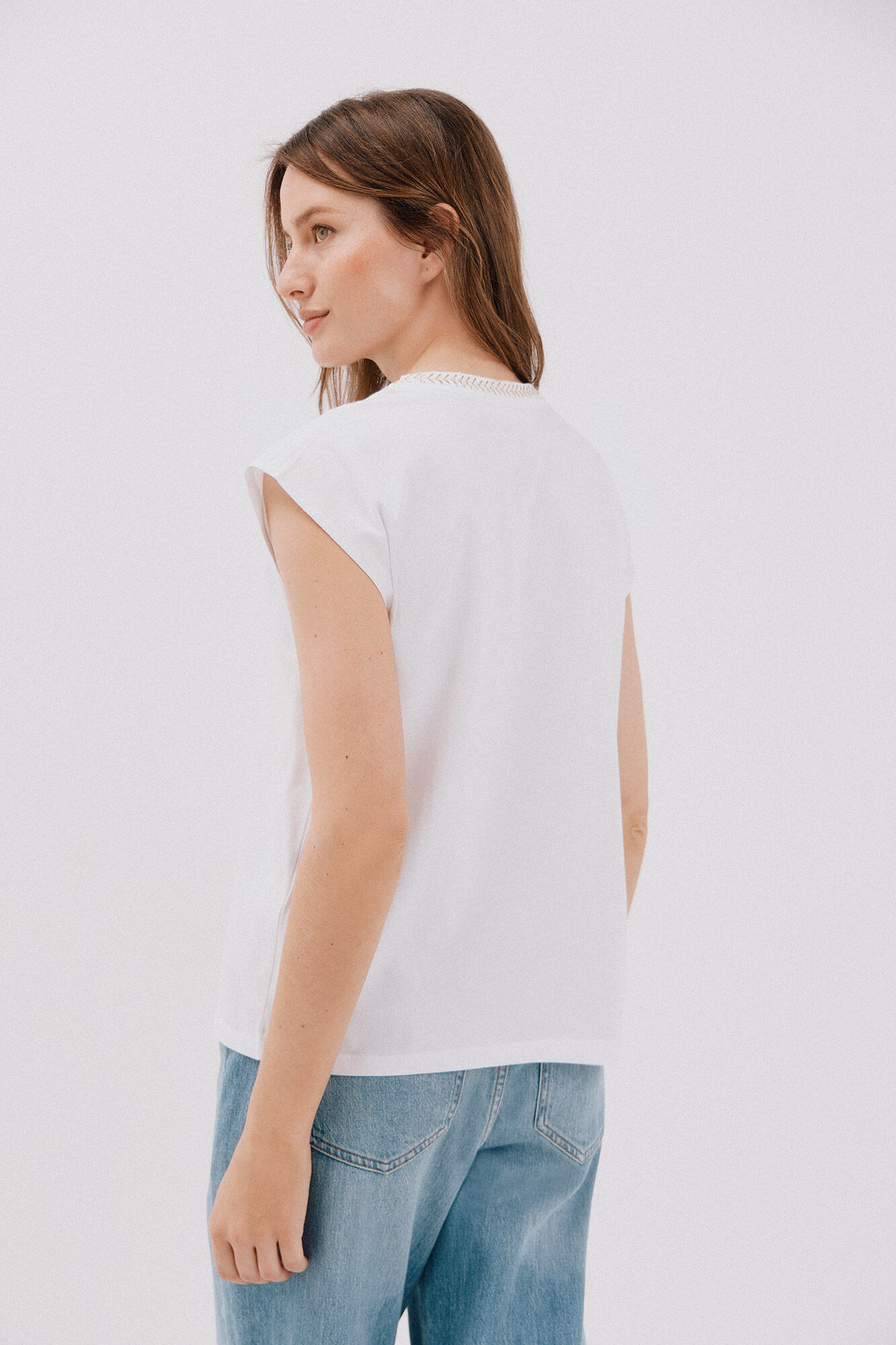Cortefiel Playera escote pico Blanco