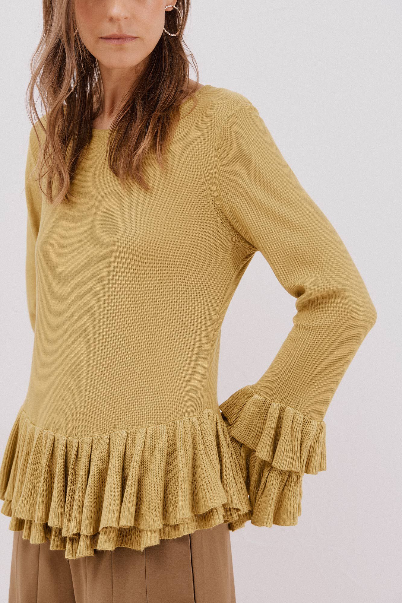 Cortefiel Su&eacute;ter fino con volantes