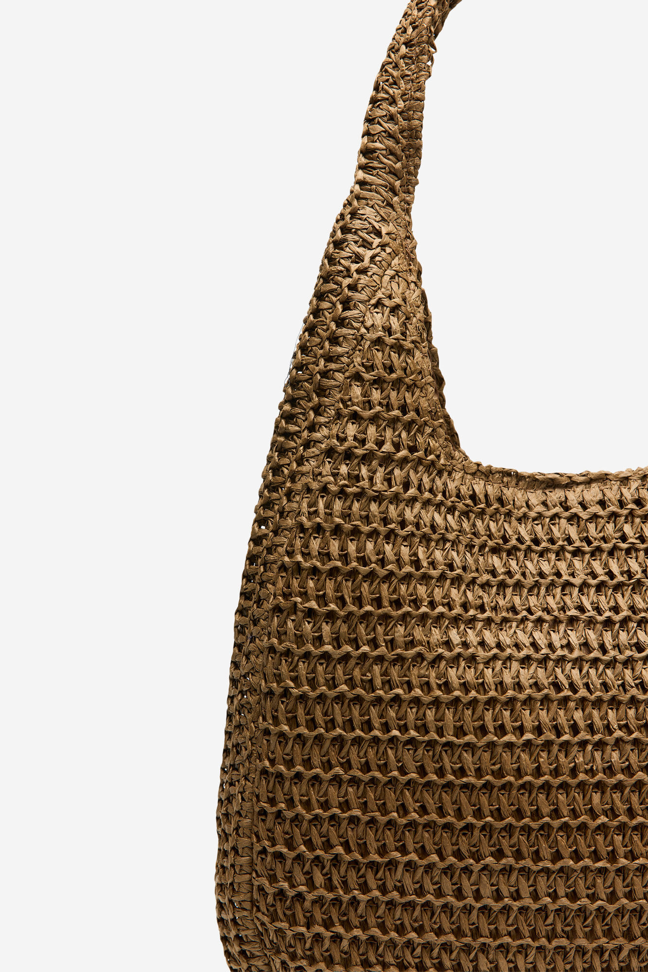 Cortefiel Bolsa hobo trenzada de rafia Marr&oacute;n