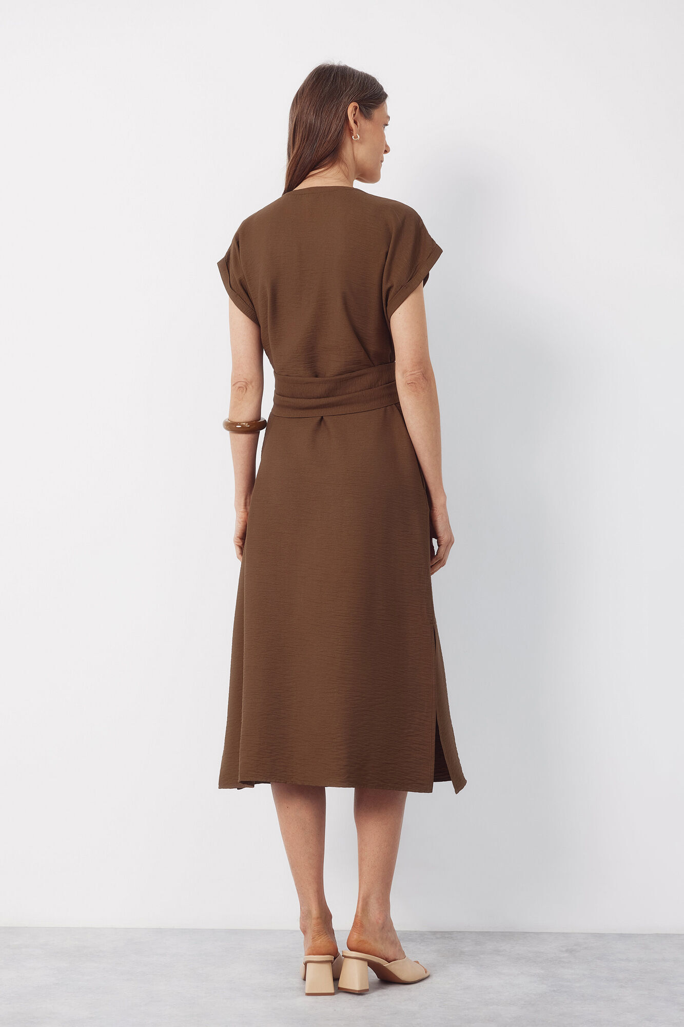 Cortefiel Vestido estampado con cintur&oacute;n Kaki