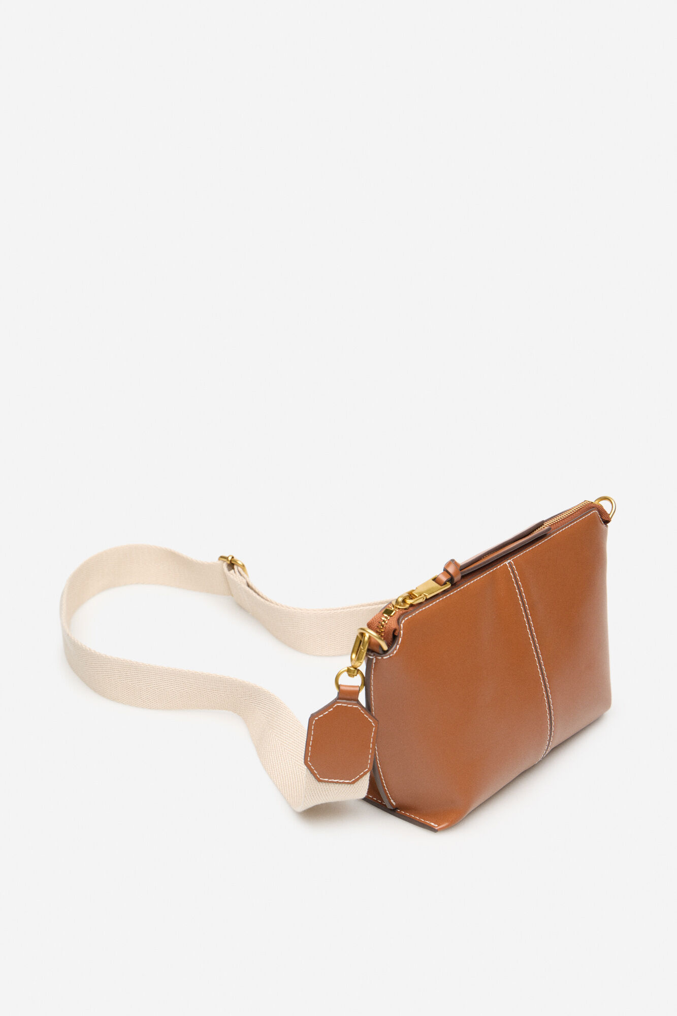 Cortefiel Bandolera b&aacute;sica pespuntes Marr&oacute;n