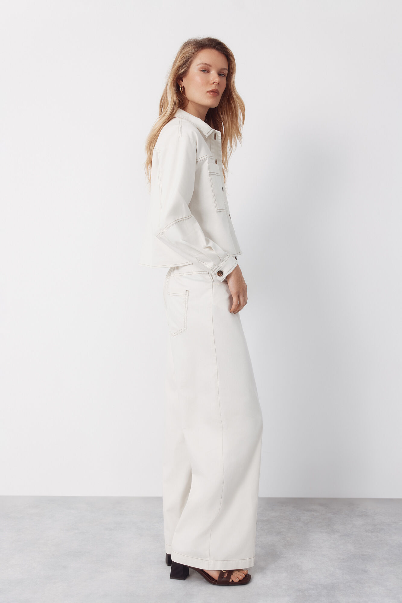 Cortefiel Camisa de mezclilla suave Marfil