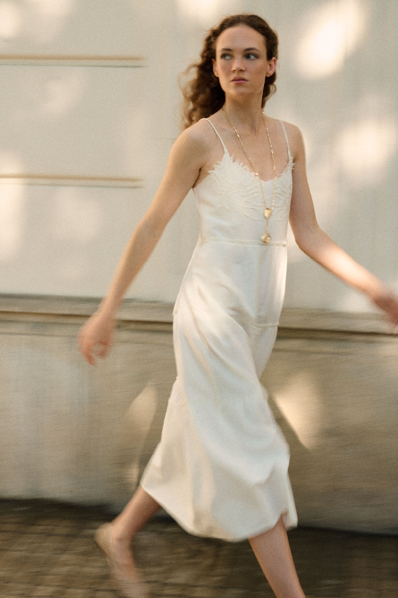 Cortefiel Vestido bordado floral