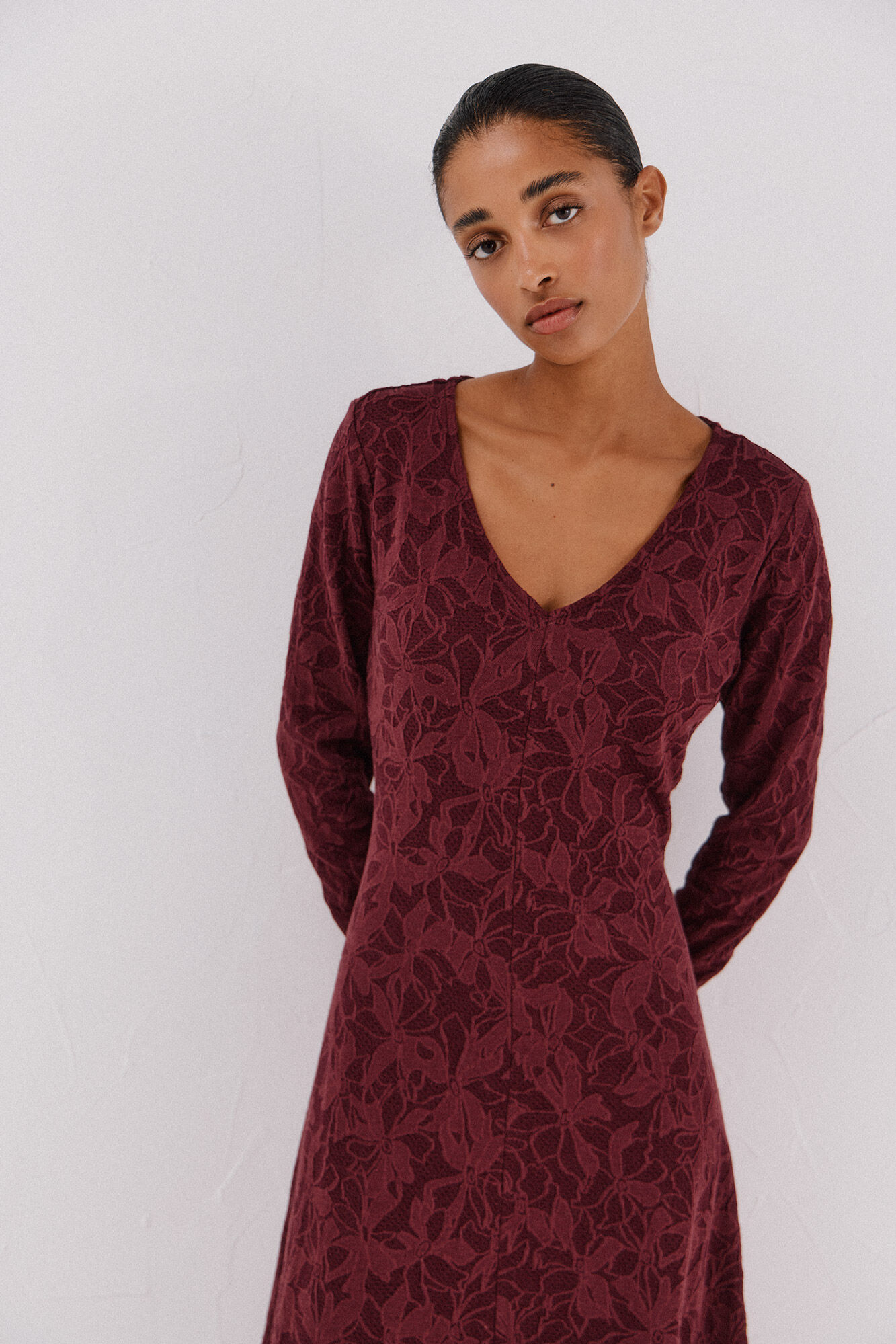 Cortefiel Vestido jacquard Vino