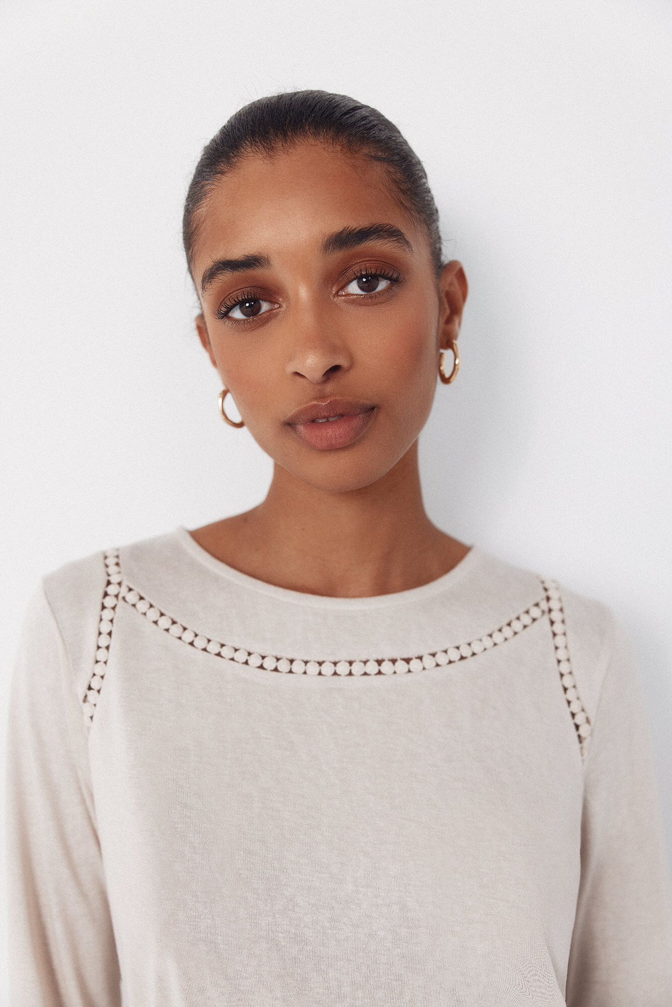 Cortefiel Playera con detalle de vainicas Beige