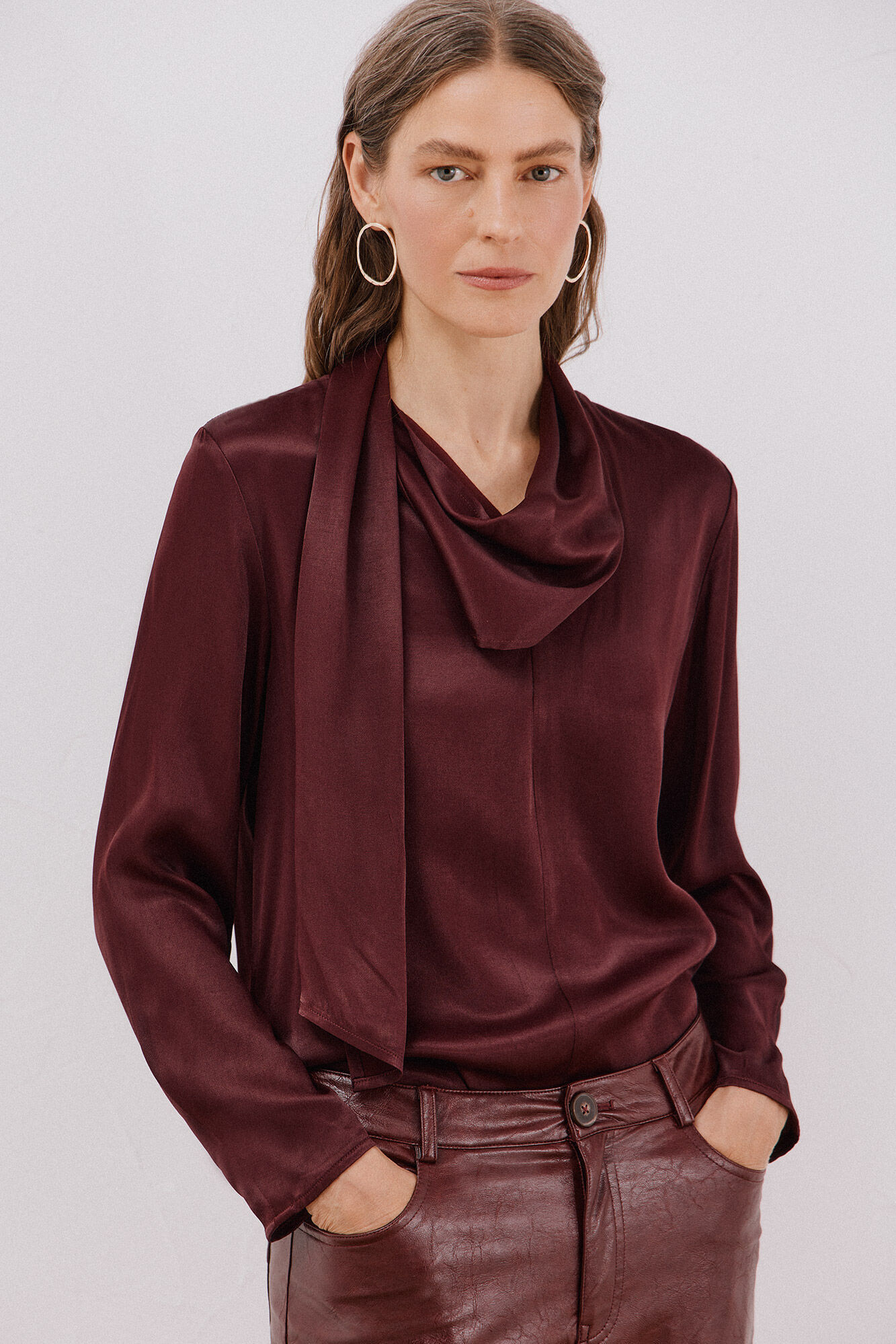 Cortefiel Blusa con lazo Vino