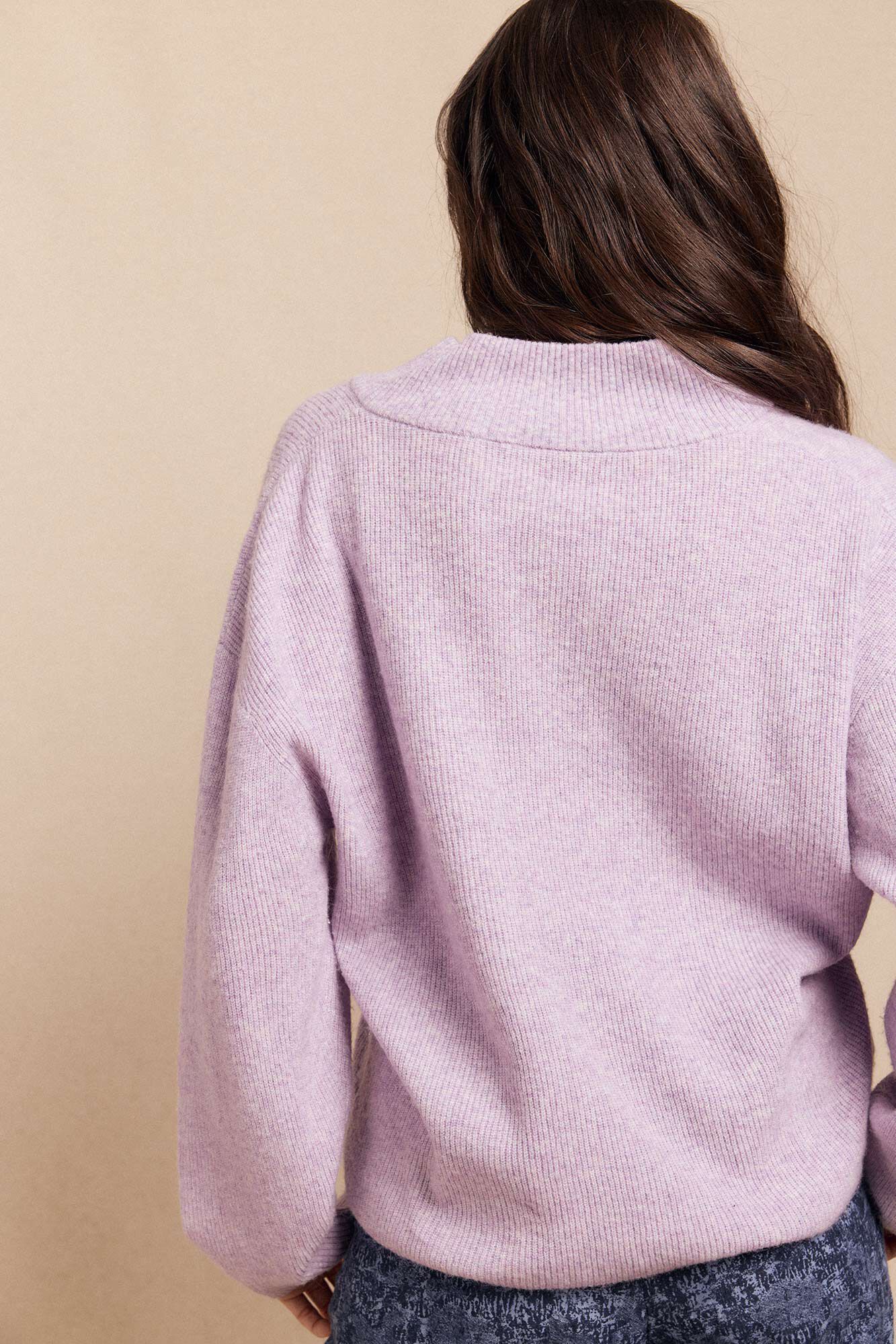 Slowlove Su&eacute;ter perlado cuello en pico Lila