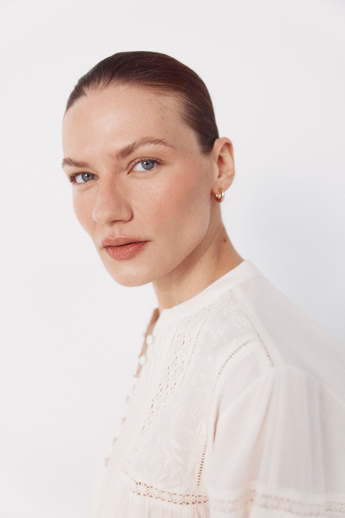 Cortefiel Blusa bordada Marfil