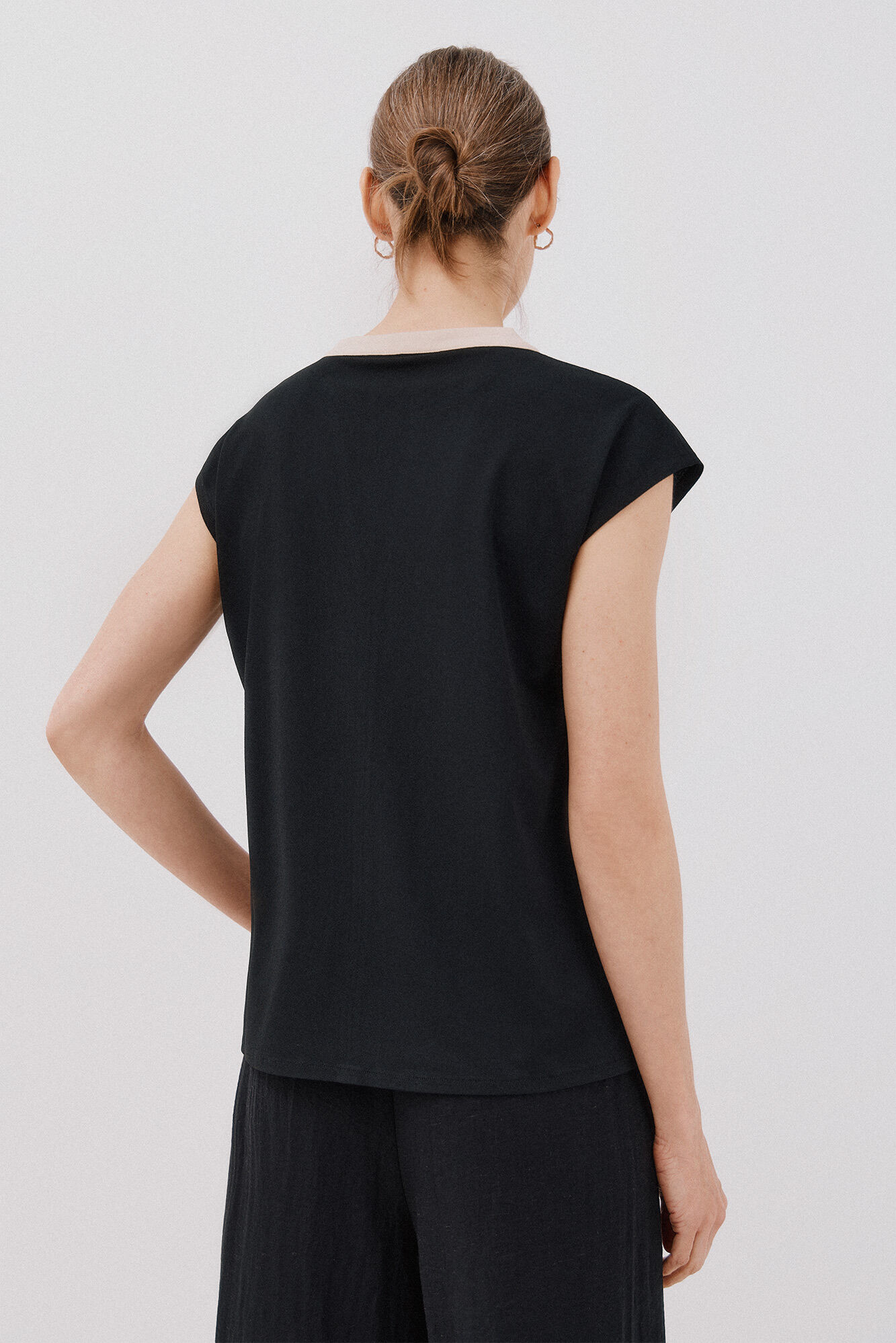 Cortefiel Playera b&aacute;sica sin mangas cuello mao Negro