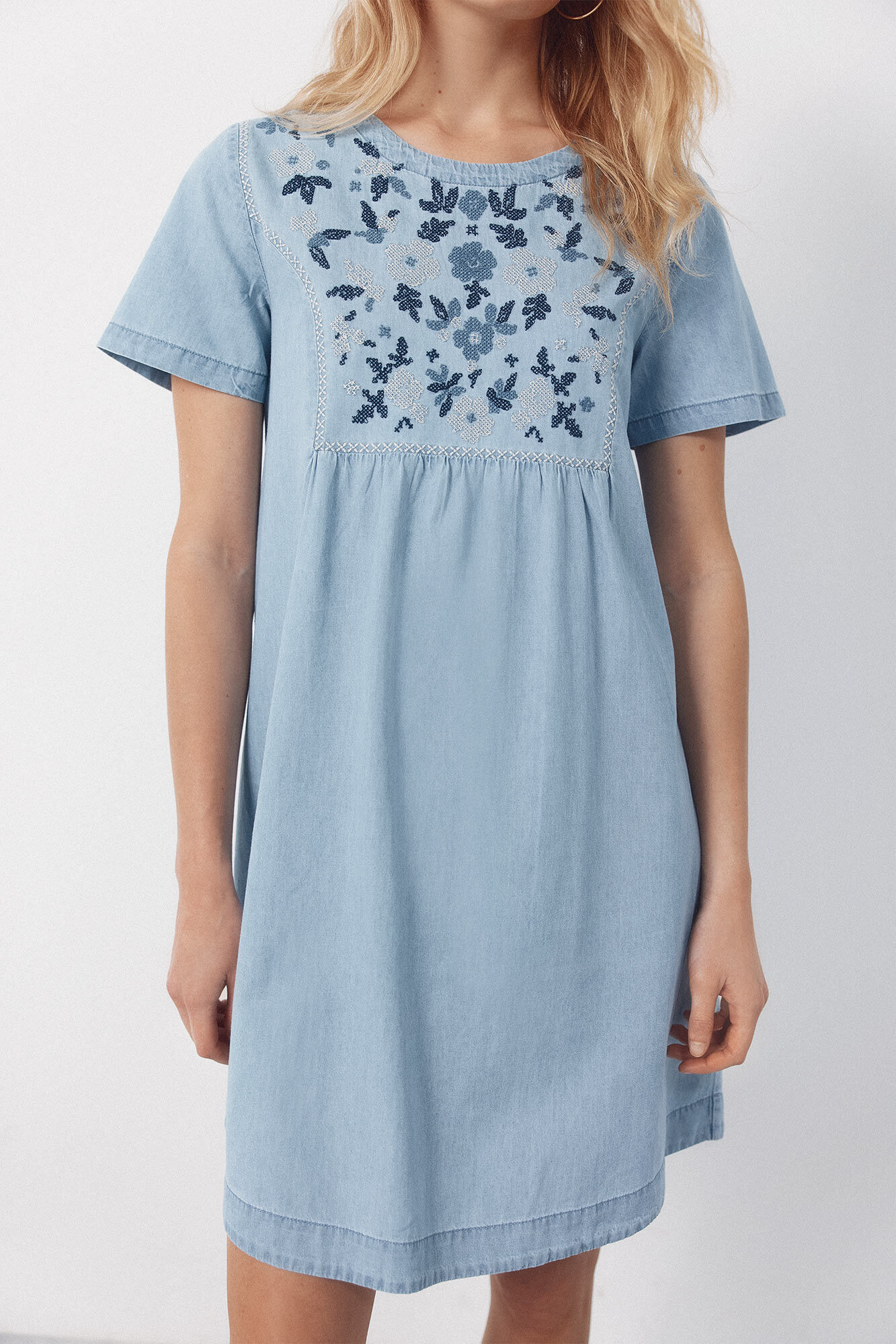 Cortefiel Vestido con bordados