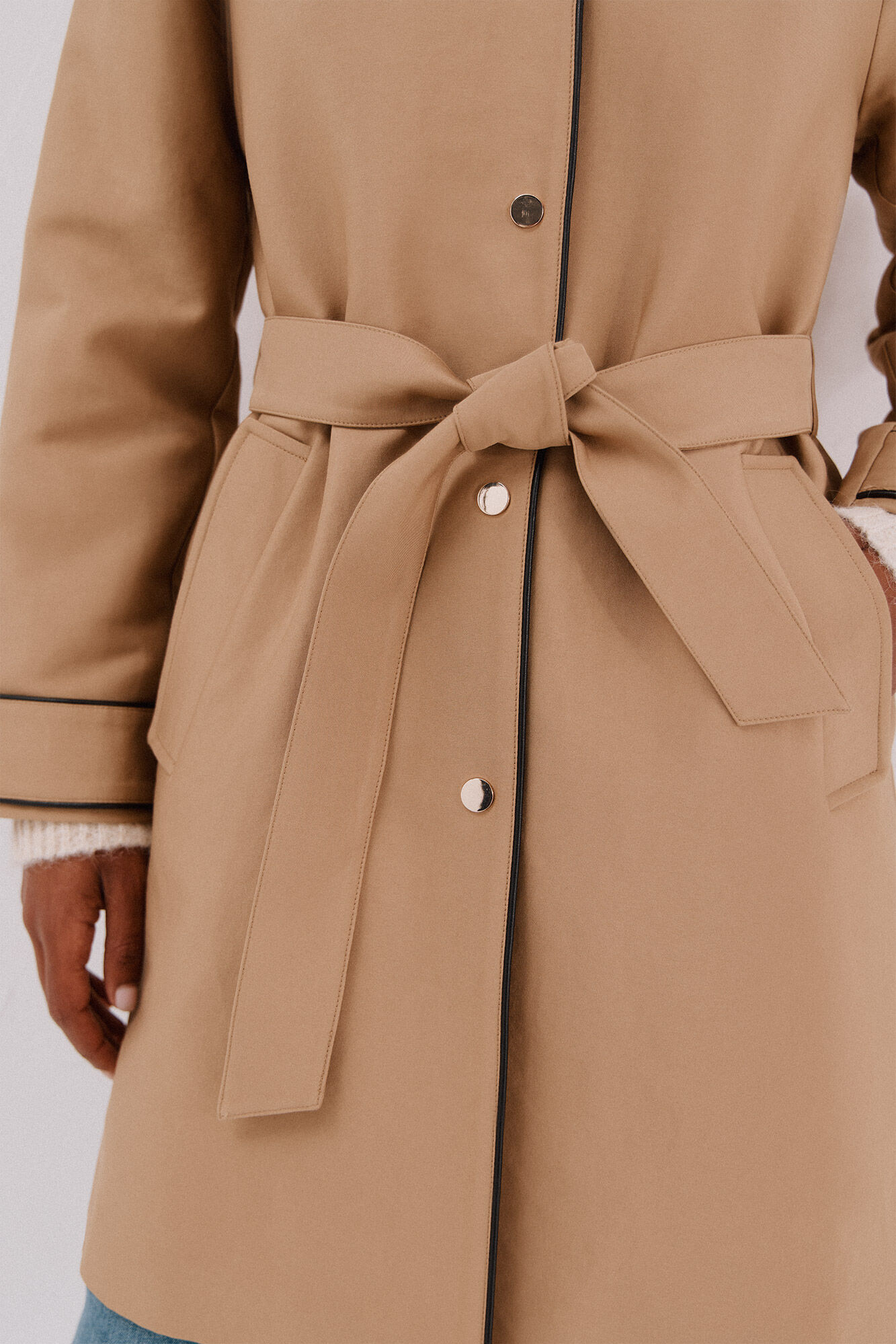 Cortefiel Gabardina con tejido satinado Arena