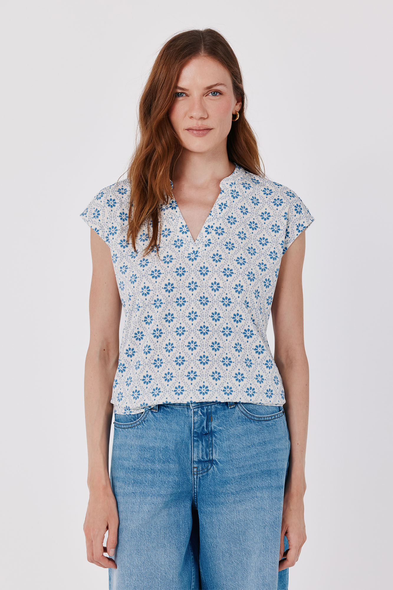 Cortefiel Camiseta b&aacute;sica cuello mao desmentido