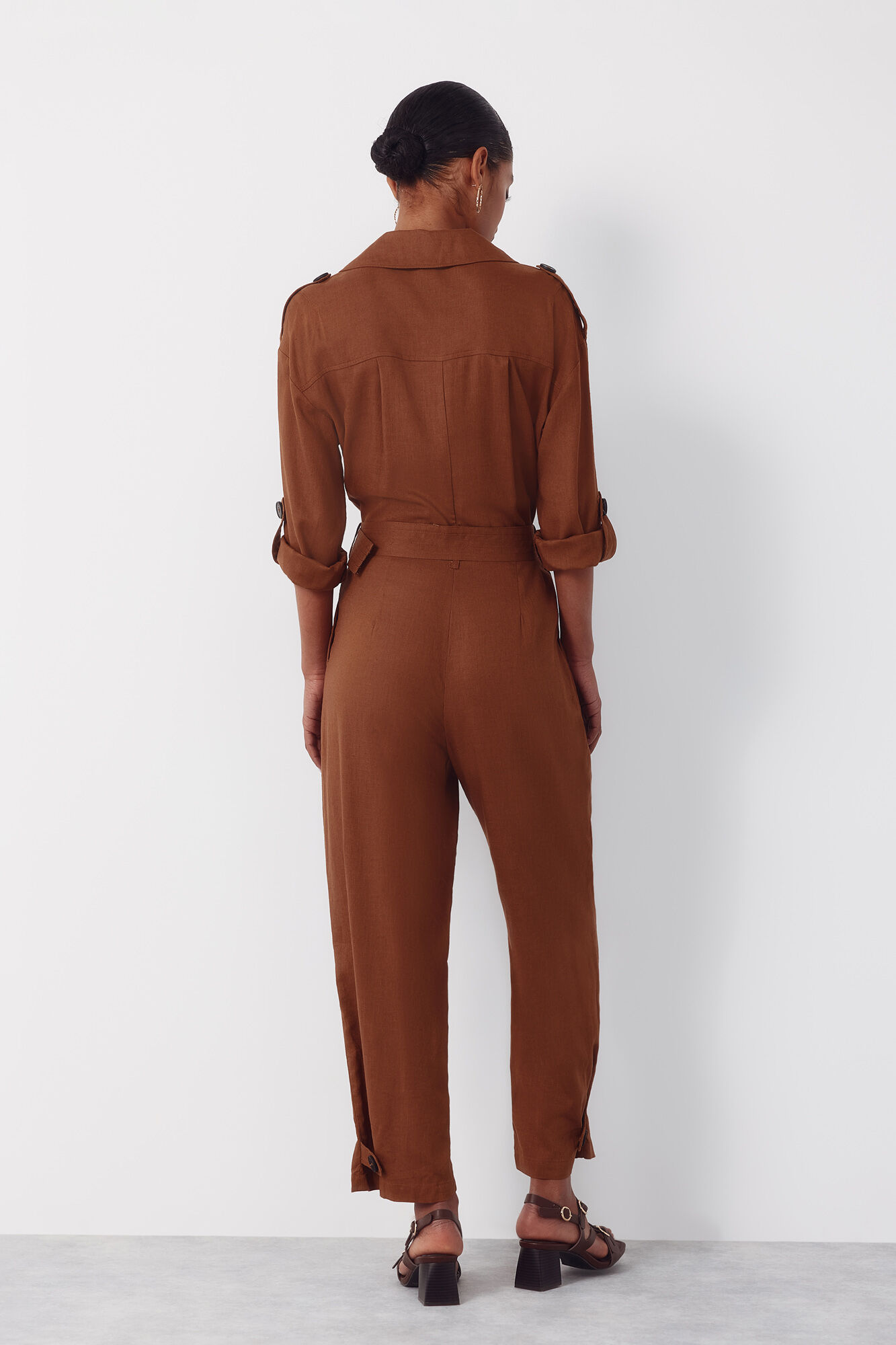 Cortefiel Jumpsuit solapa r&uacute;stico Marr&oacute;n oscuro