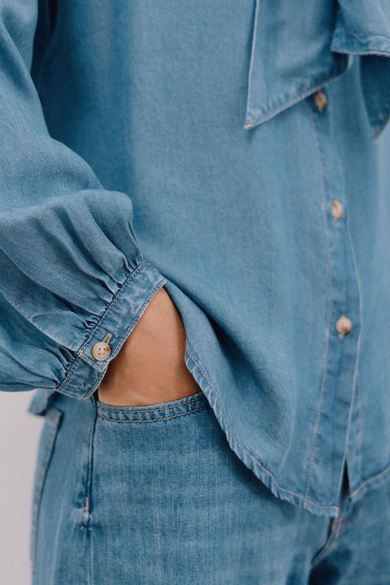 Cortefiel Camisa de mezclilla con lazo Azul