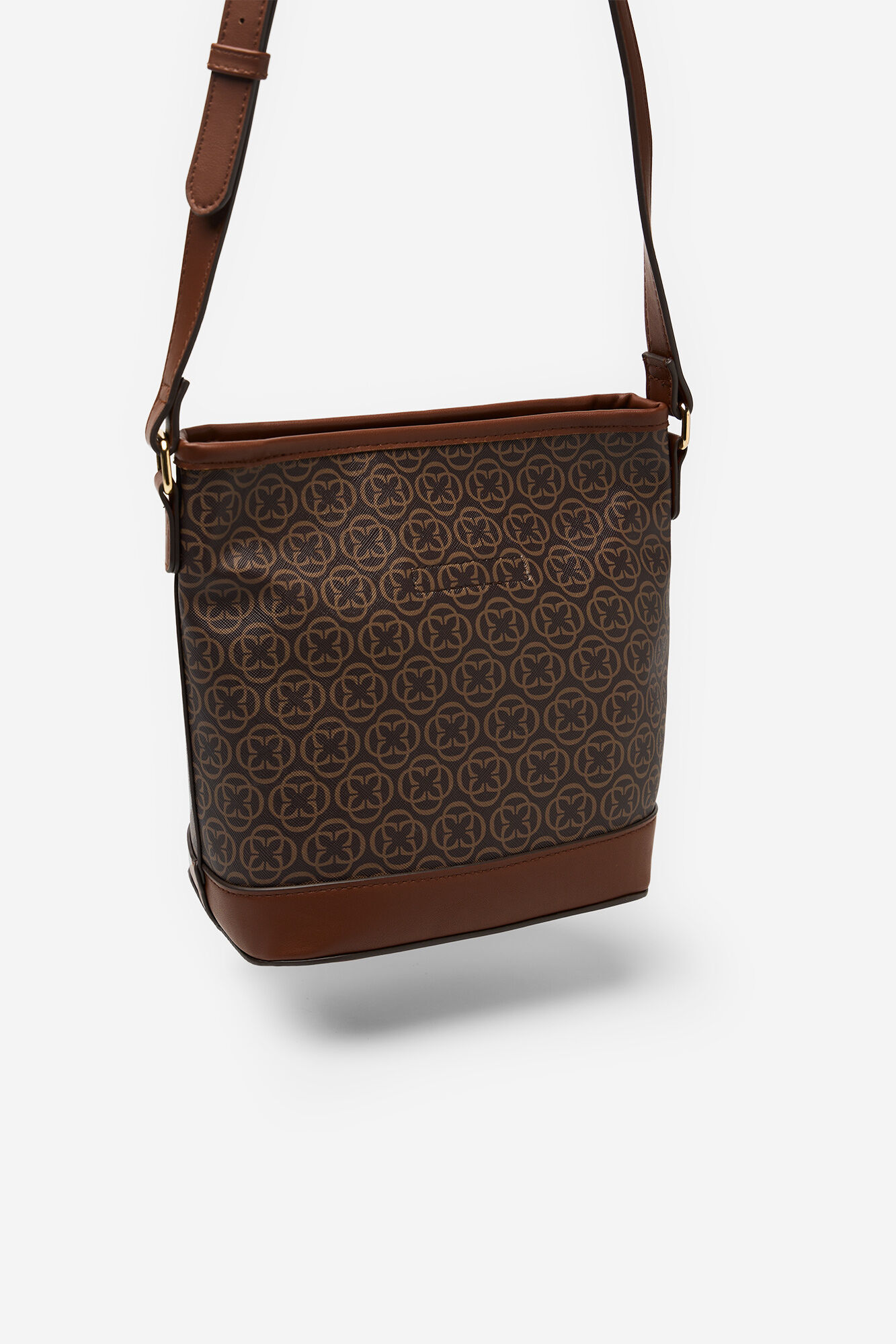 Cortefiel Bucket monogram Estampado marr&oacute;n