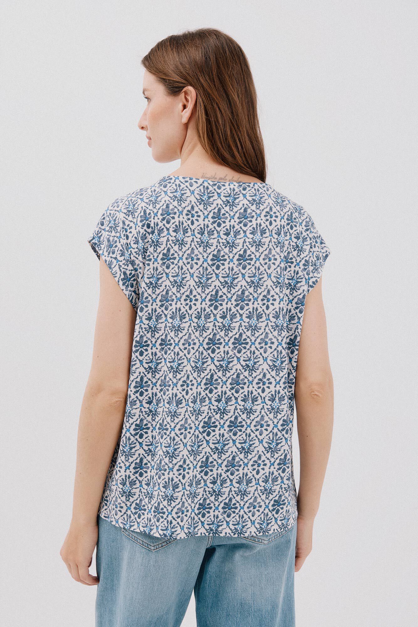 Cortefiel Playera pico con detalle puntilla Estampado azul