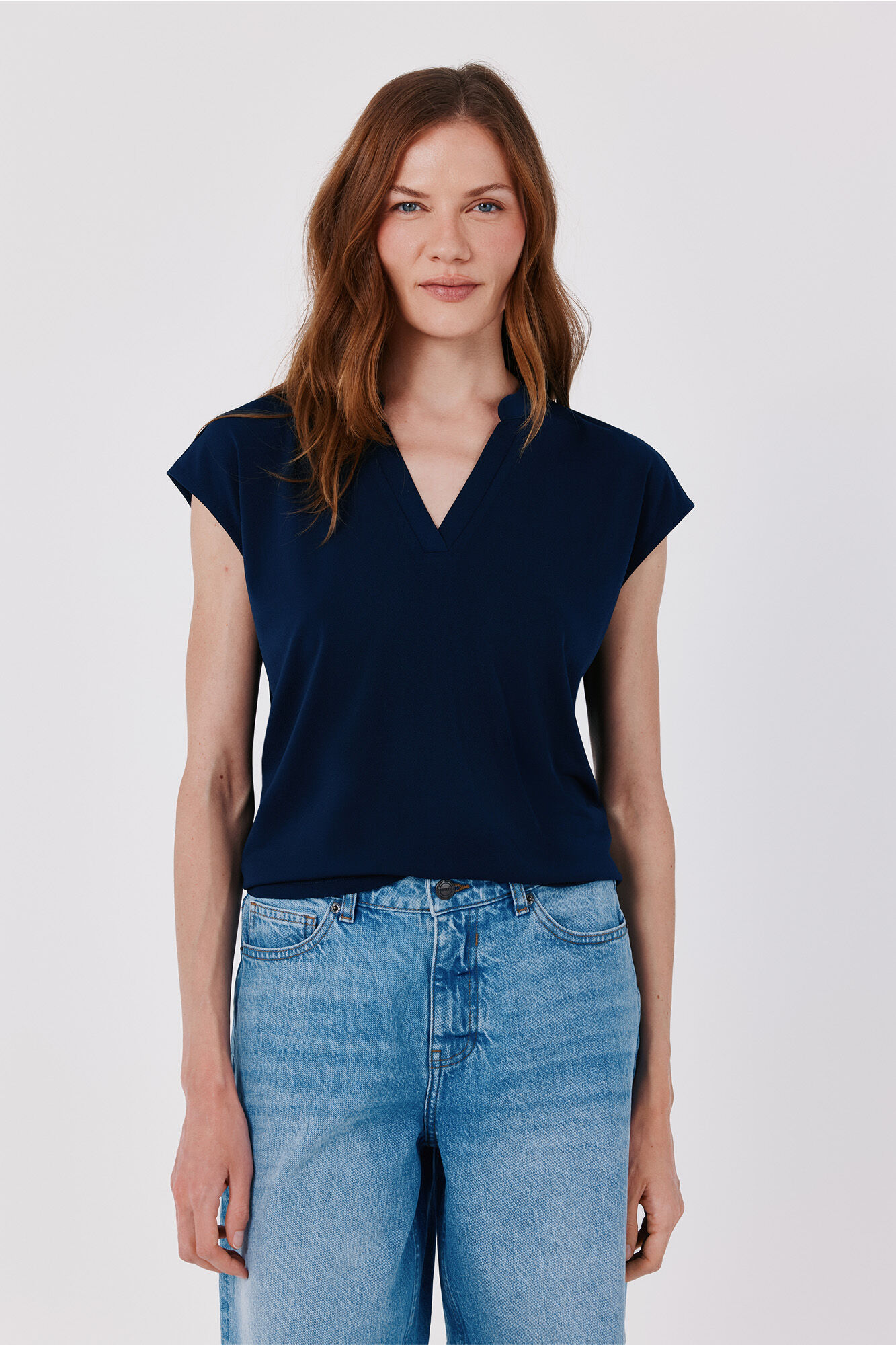 Cortefiel Camiseta b&aacute;sica cuello mao desmentido