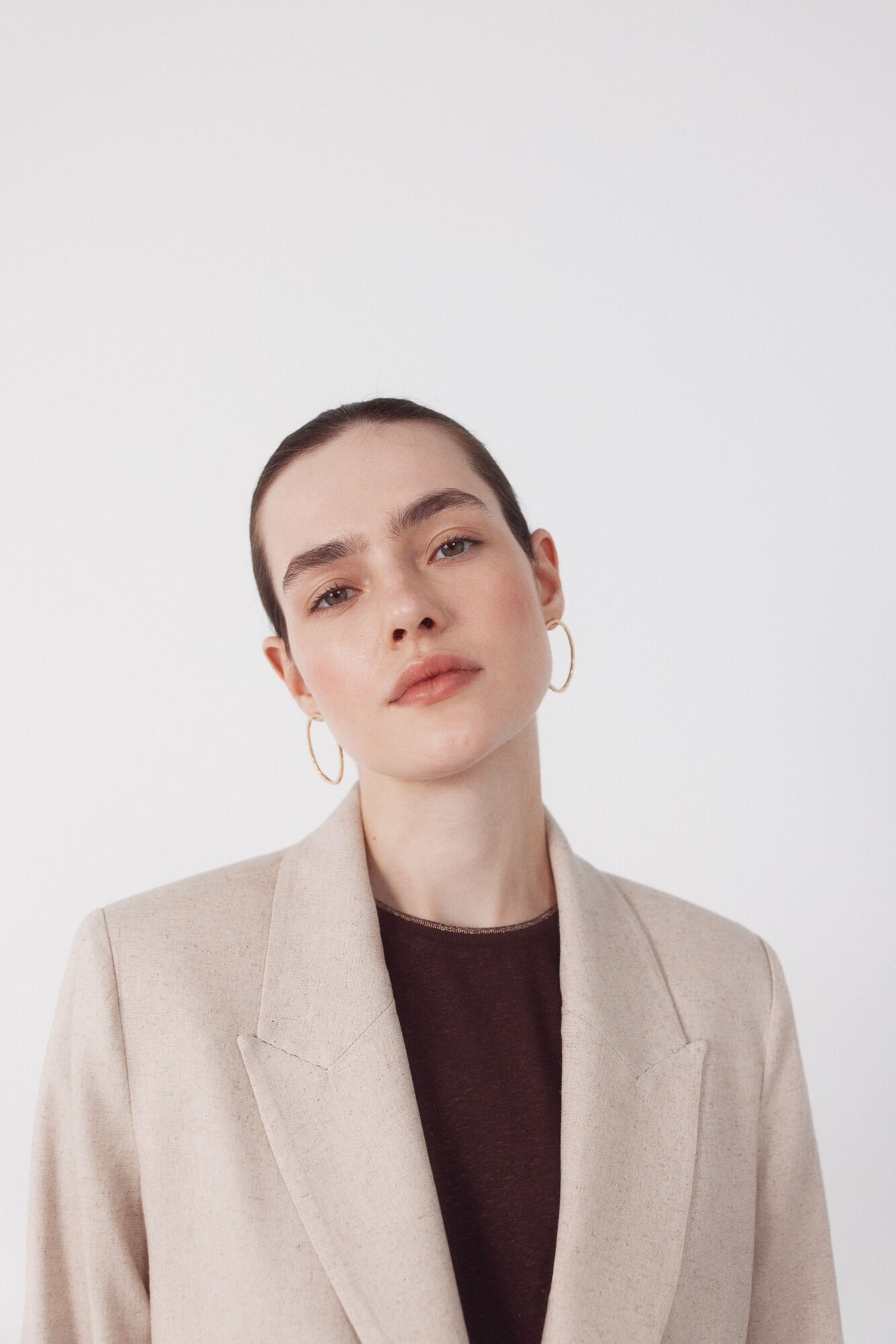 Cortefiel Blazer de tejido con lino Arena